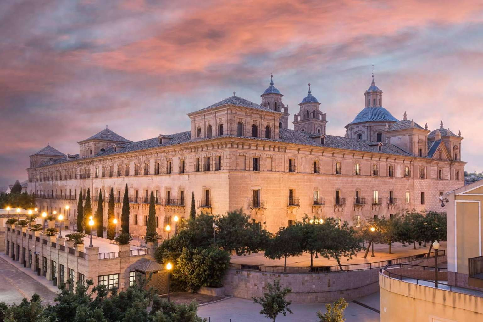 Cirugía bucal, formarse en una especialidad clave de la mano de PgO UCAM