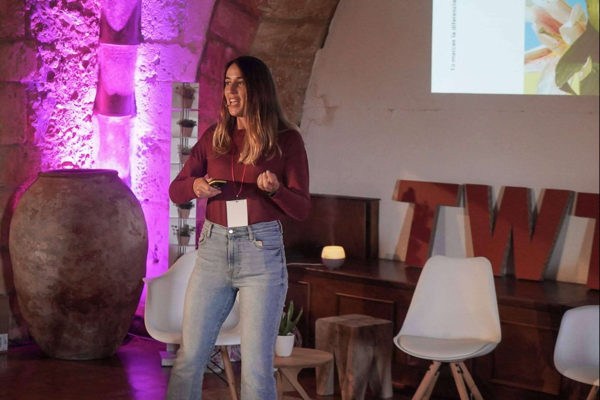 Academia Dosis Digitales, la academia para emprendedores que enseña a pensar como un estratega digital