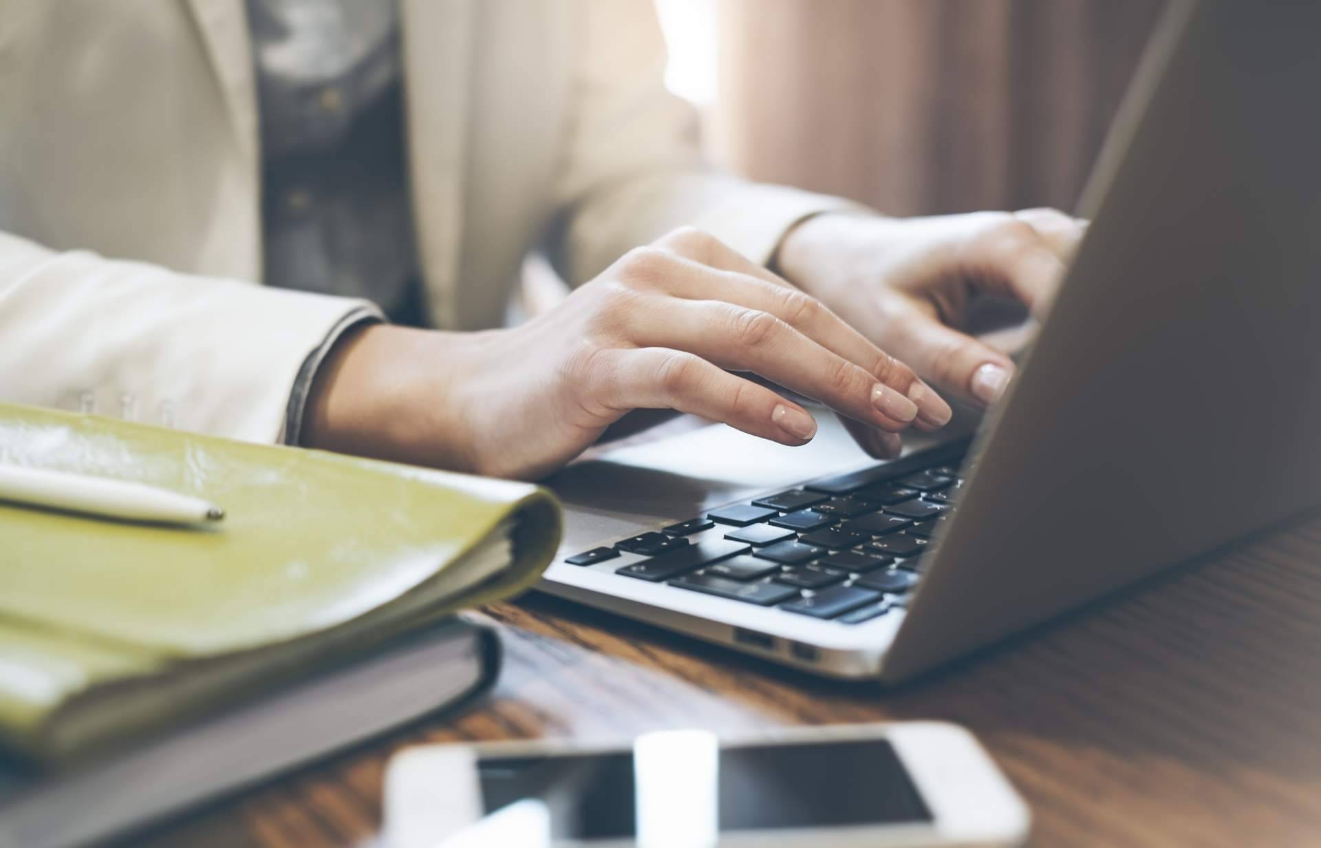 Link Formación Profesional ofrece cursos de formación que puntúan en oposiciones o bolsas de empleo