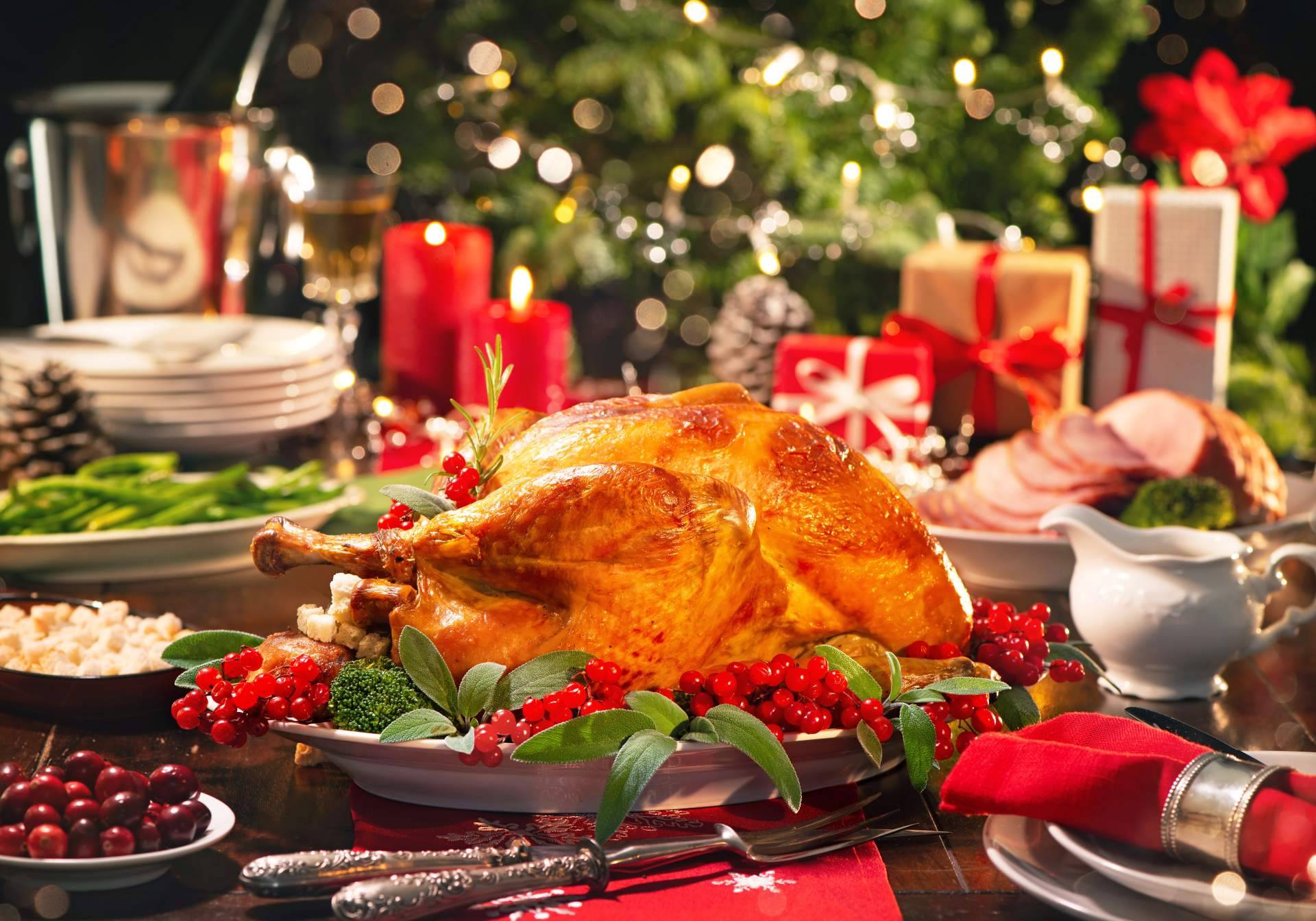 Controlar los excesos de comida durante las fiestas con enzimas digestivas