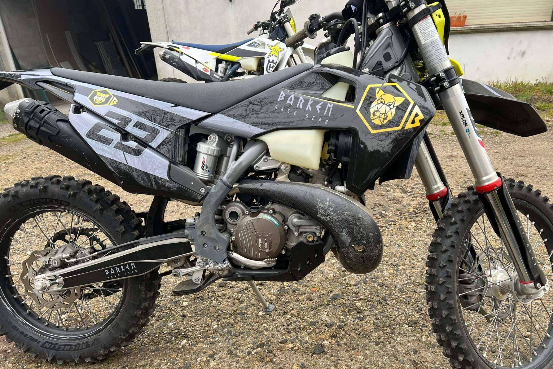 Amplia variedad de adhesivos motocross en ADHESIVOSEMBARRADOS