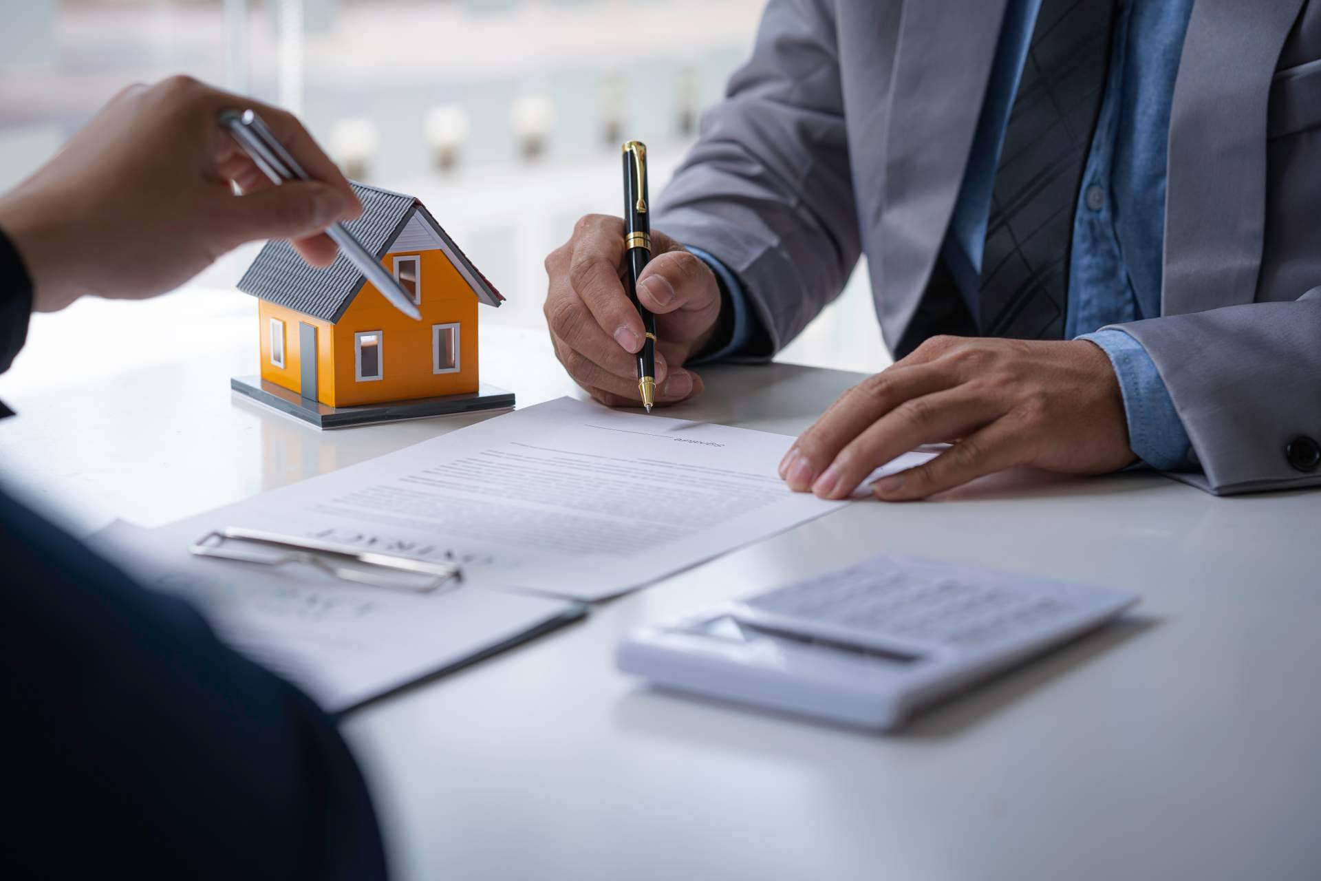 Búsqueda de oportunidades en el mercado Inmobiliario con perspectivas positivas para el 2024 con Amón Properties