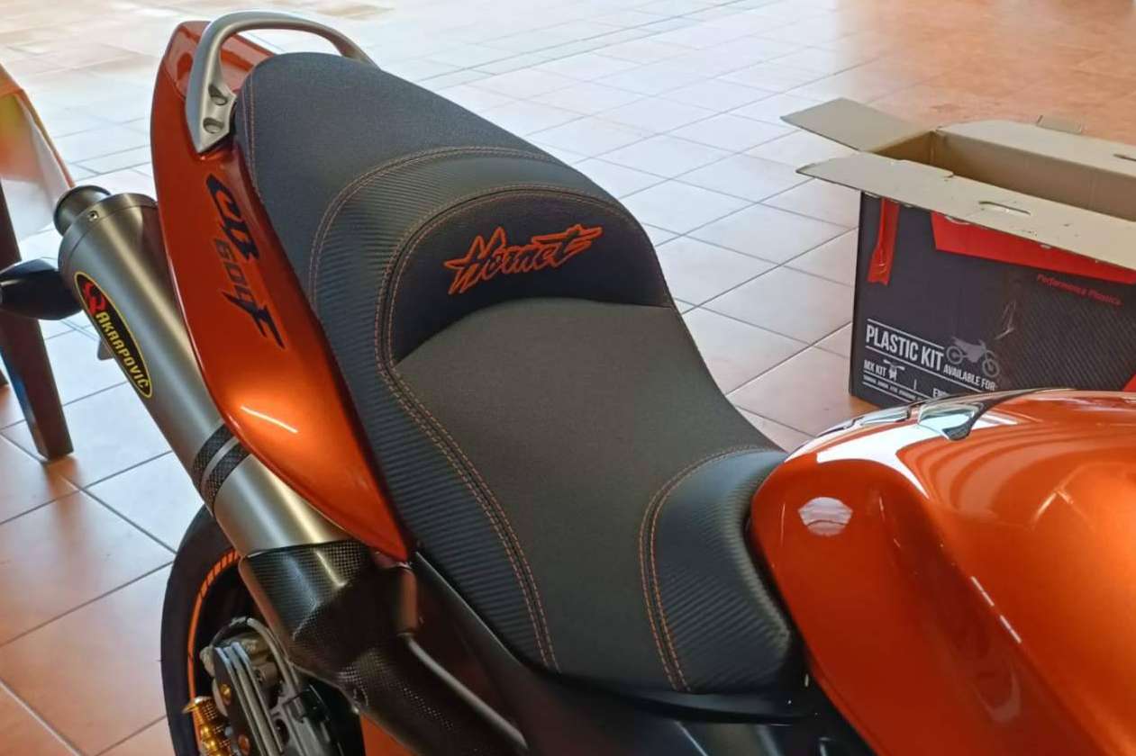 Asientos para motos personalizados con la empresa JM-FUNDAS