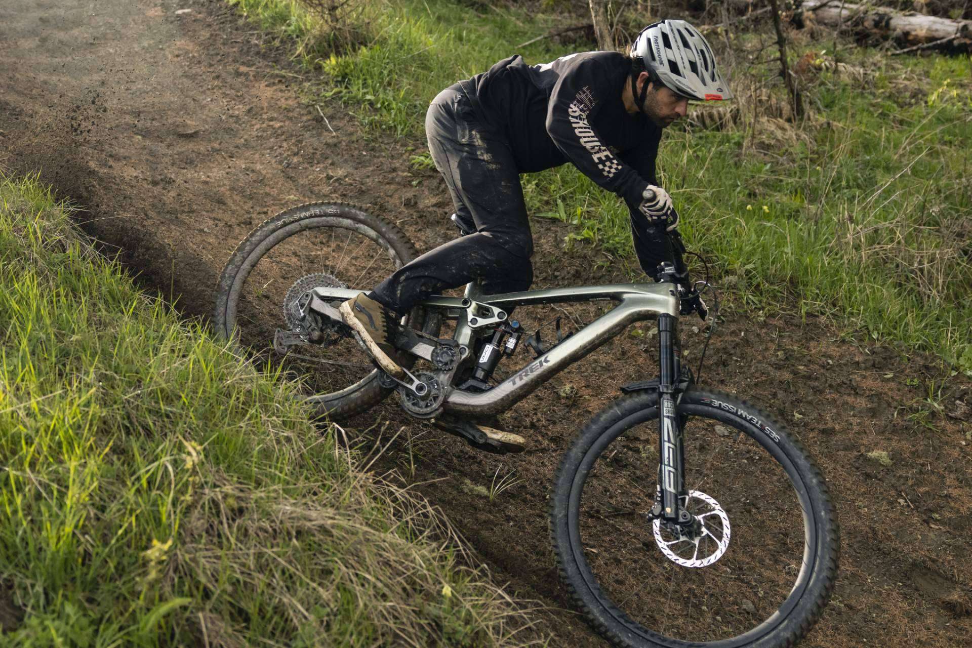 ¿Cómo elegir entre una bici rígida o doble suspensión en MTB?, por Sanferbike