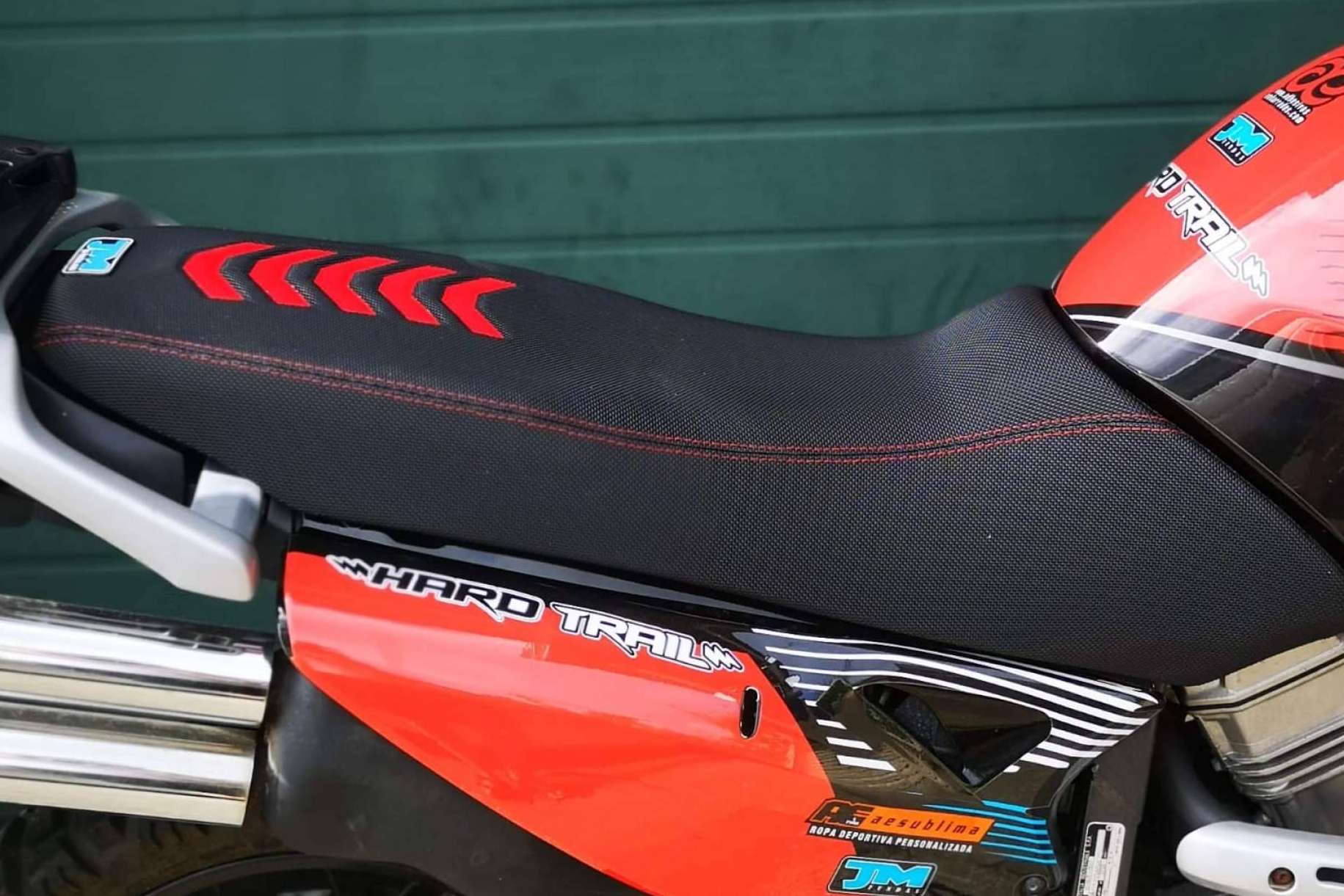 FUNDAS ofrece un asiento cómodo moto para ir en carretera