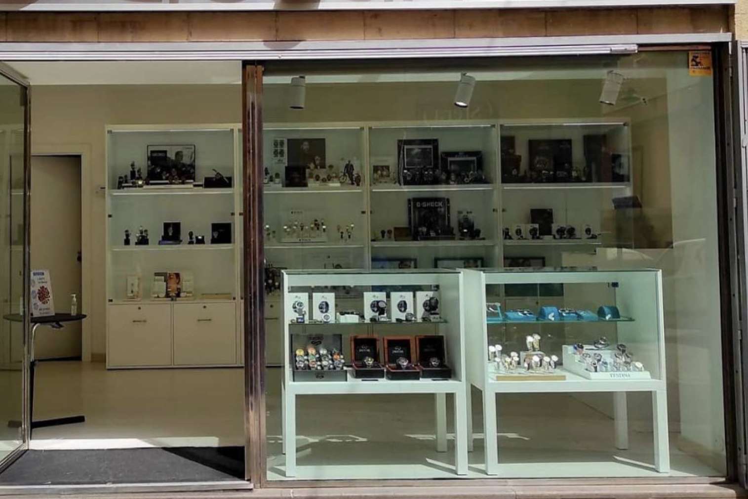 ¿Dónde encontrar una relojería y joyería especializada con gran variedad de marcas y modelos? Elegance