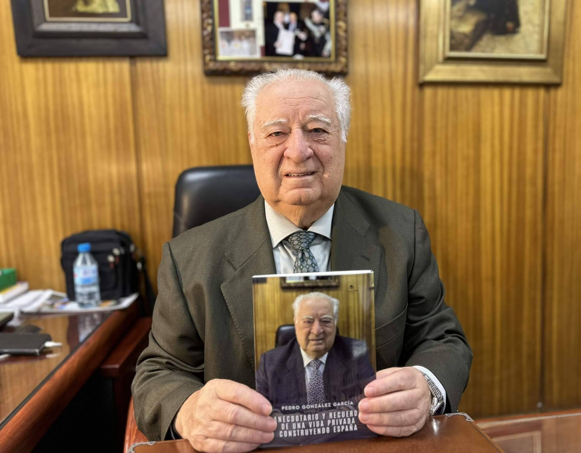 La biografía de Pedro González García; ‘Anecdotario y recuerdo de una vida privada construyendo España’