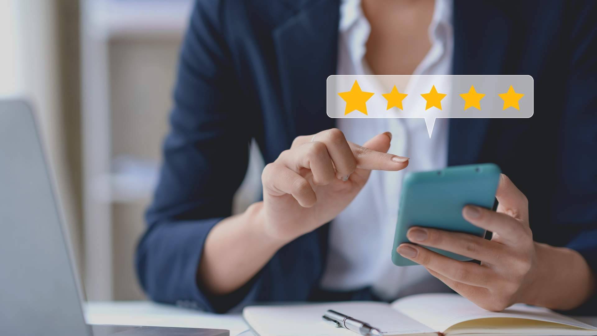 ¿Por qué las reseñas en Google son la clave para escalar posiciones y atraer más clientes?