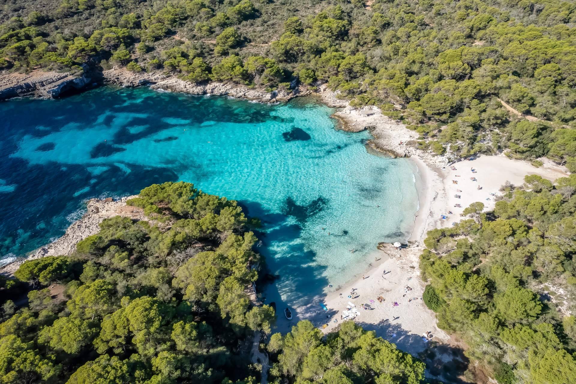 Descubrir la isla con Mar en Calma y sus excursiones en barco Menorca
