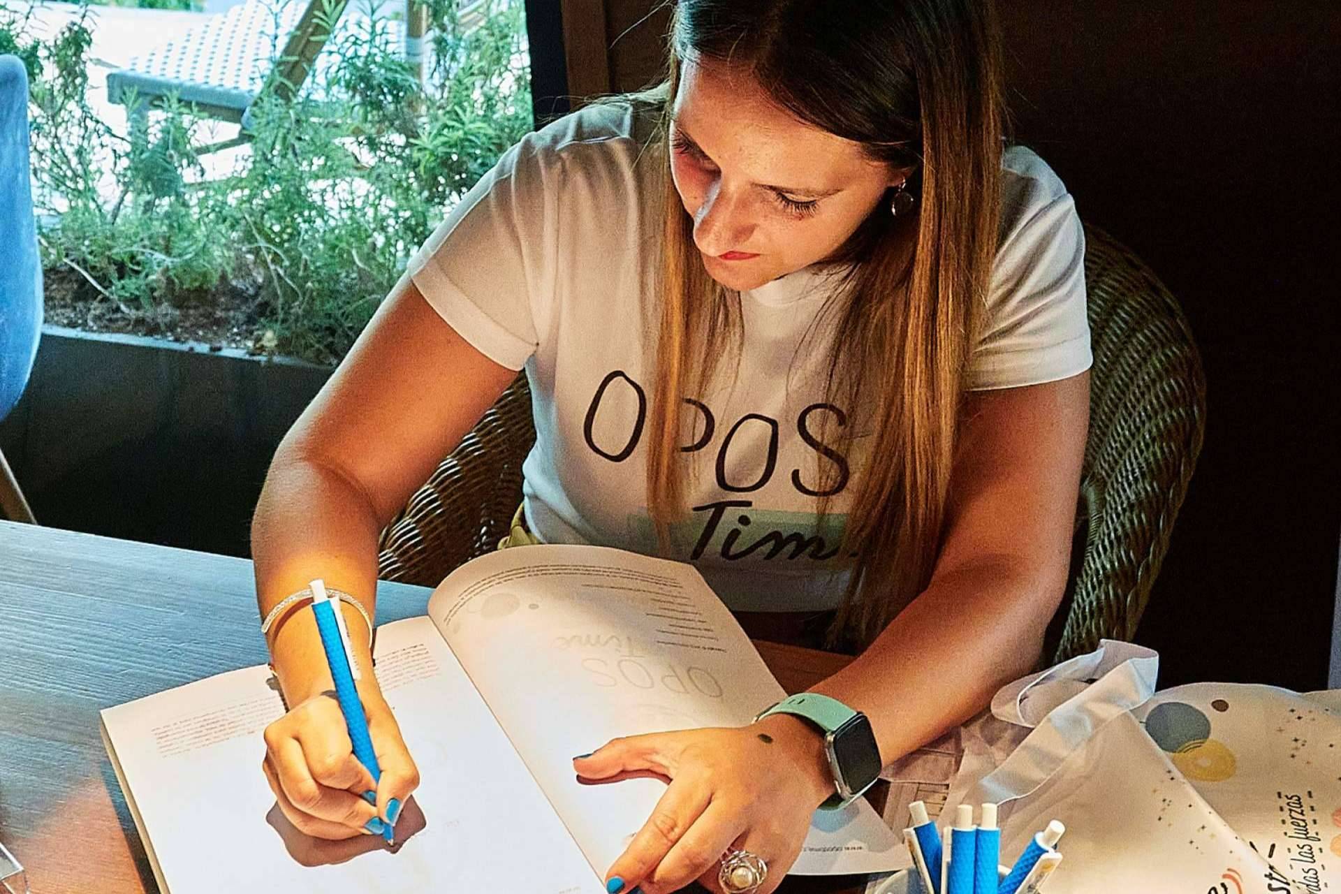 La mentora y formadora Mel Escribano está especializada en la preparación de opositores en su Comunidad OposTime