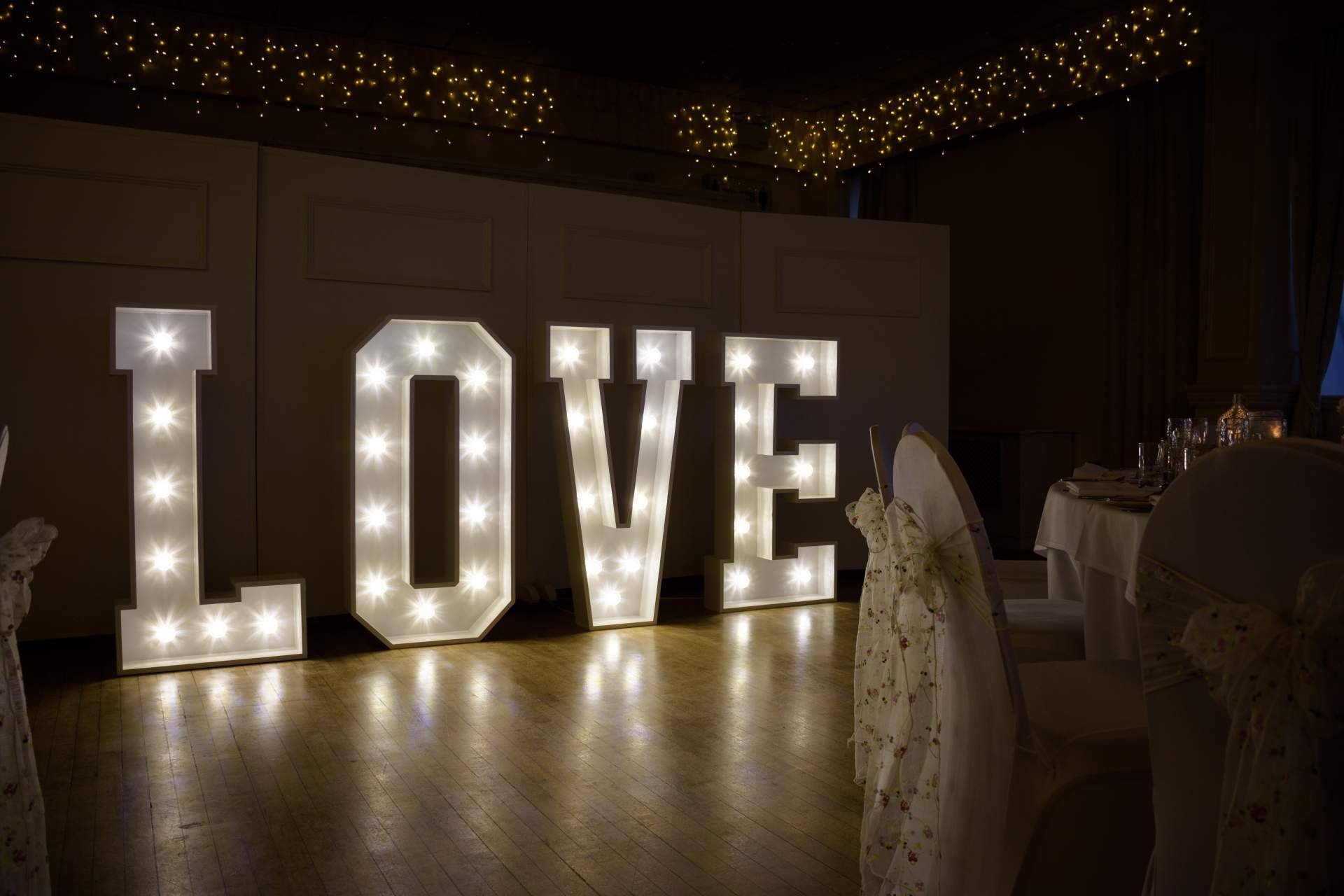 Letras luminosas para bodas, de la mano de BCN LETTERS