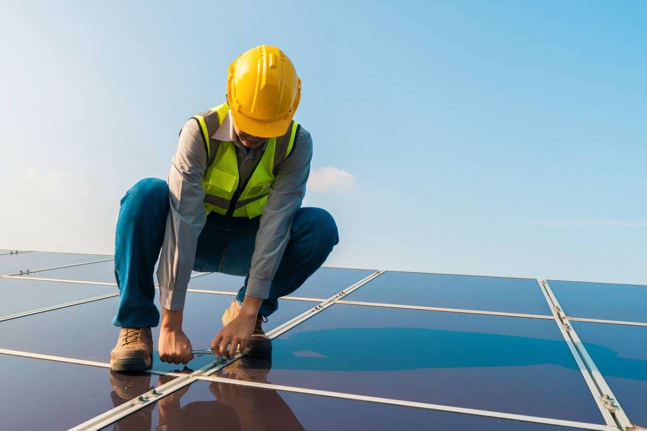 ¿Cuáles son los beneficios de instalar paneles solares?, por Vatios Verdes