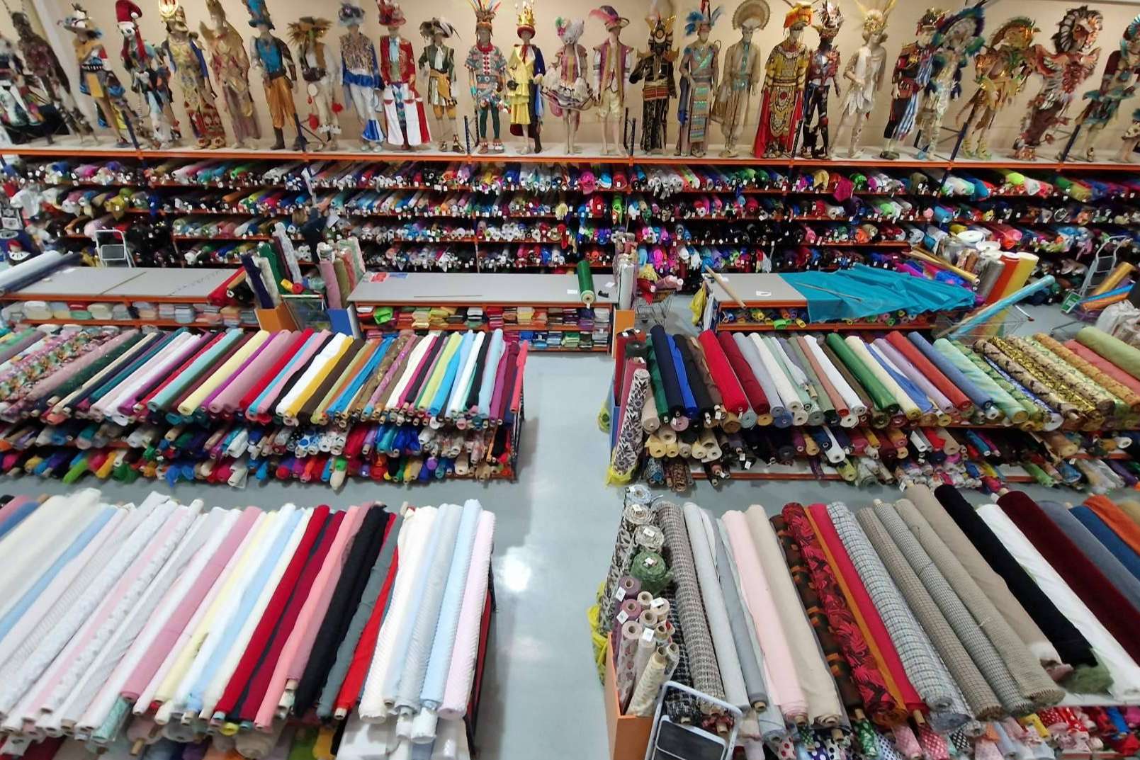 La tienda que ha visto nacer y crecer los carnavales en España, Casa Ángel