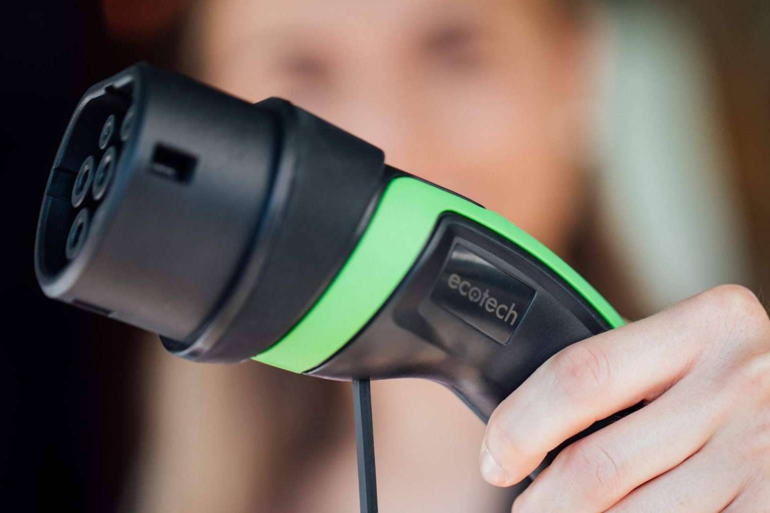 Un futuro más sostenible con los cargadores para coche eléctrico de Ecotech