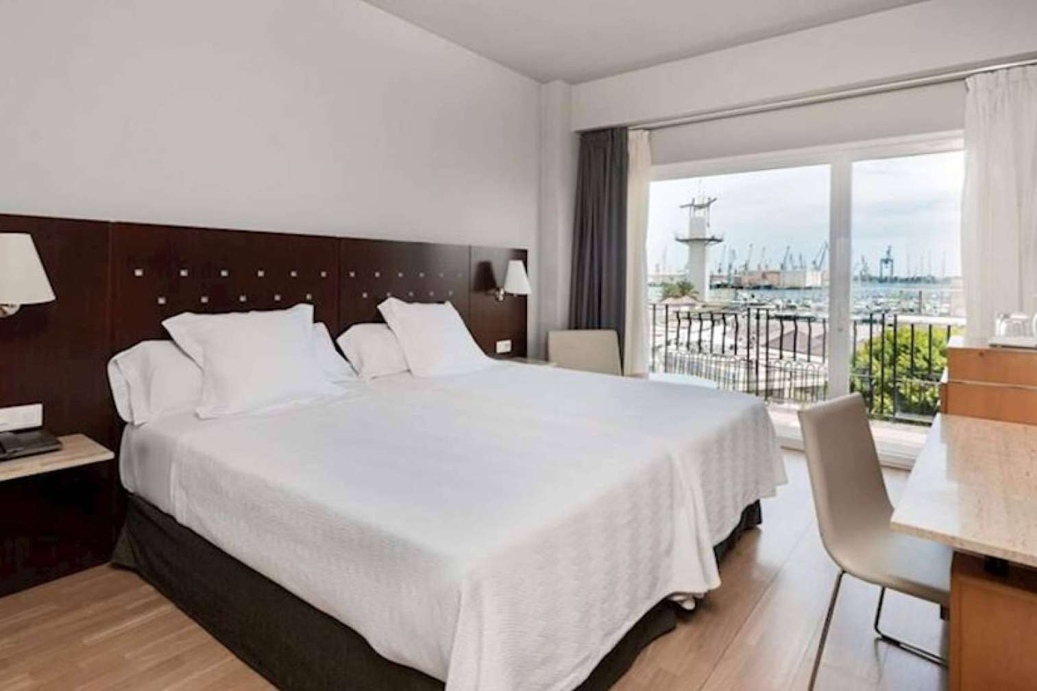 Localizar establecimientos de hostelería en Plaza del Mar en el Grao de Castellón