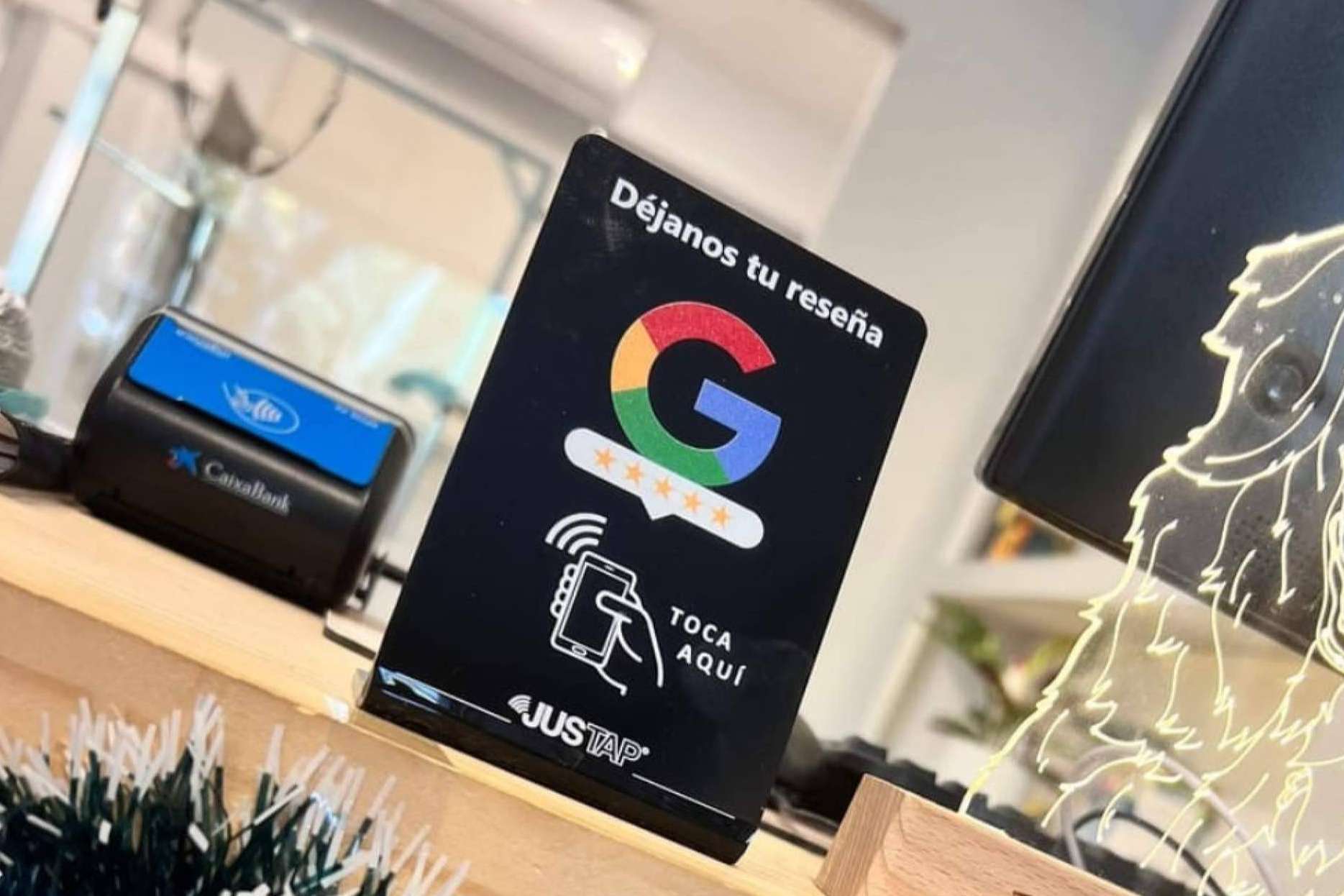 Reseñas de Google con stand acrílico JUSTAP con NFC