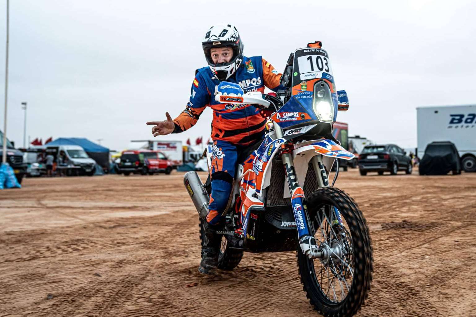 La firma ADHESIVOSEMBARRADOS ofrece equipación para moto off road