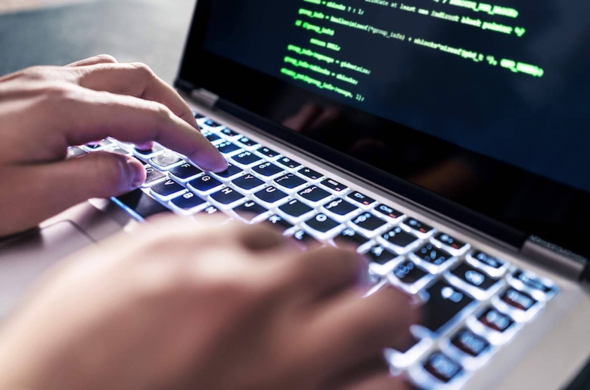 Ex-empleado roba datos confidenciales para beneficiar a la competencia