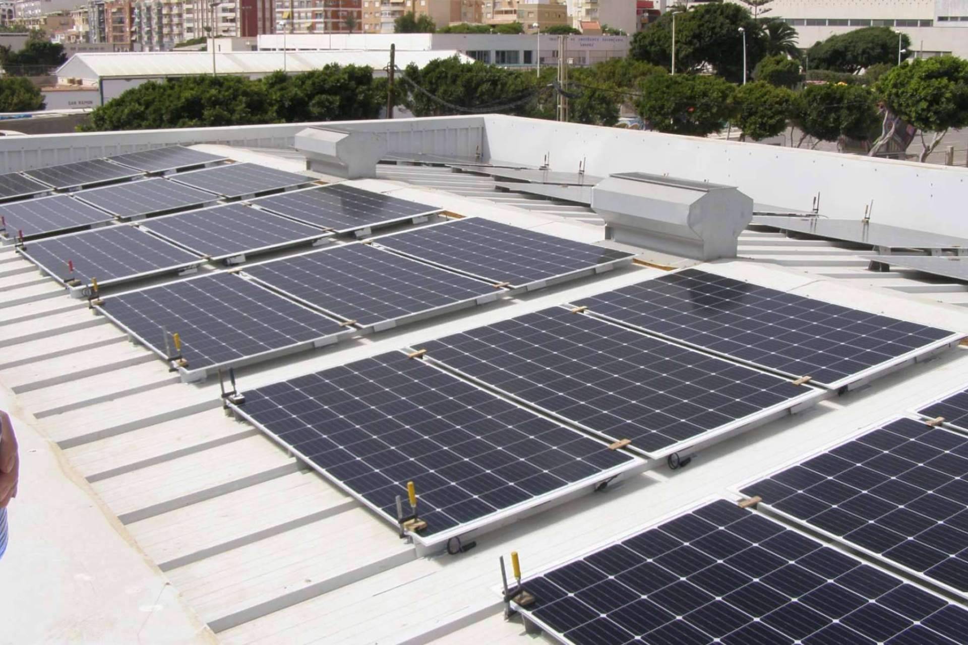 Los expertos de Grupo Jalcris Renovables realizan instalaciones fotovoltaicas para autoconsumo con 0 € de inversión