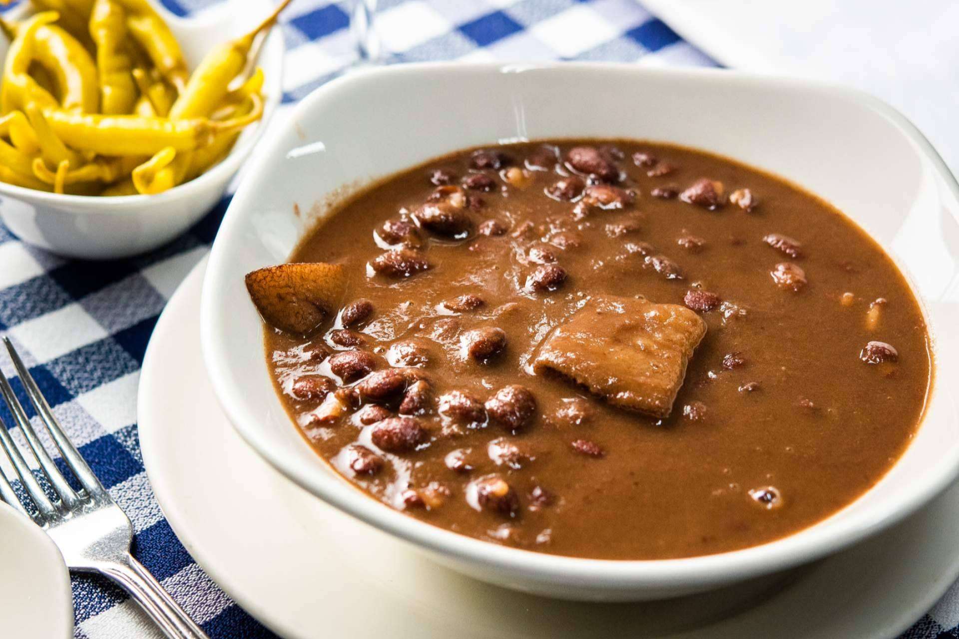 Disfrutar de alubias de Tolosa en el restaurante Órdago en Madrid