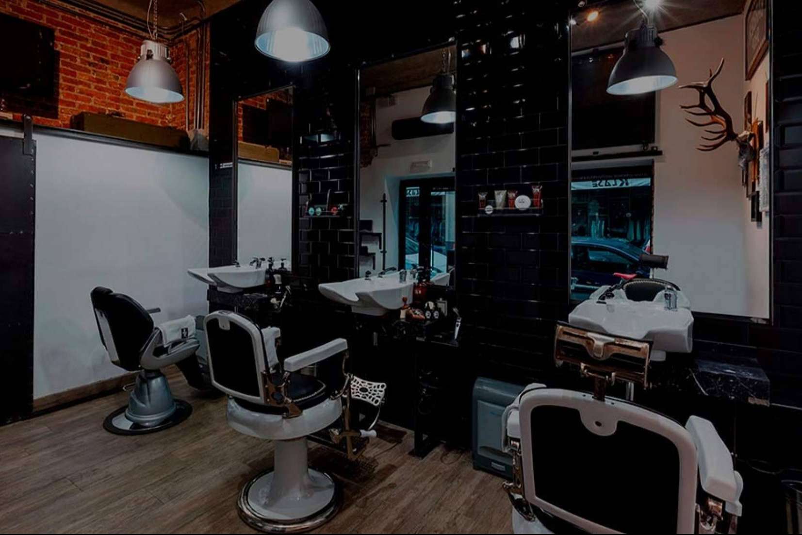 La peluquería y barbería de referencia para los hombres de Madrid es Roberto Carrillo 1998