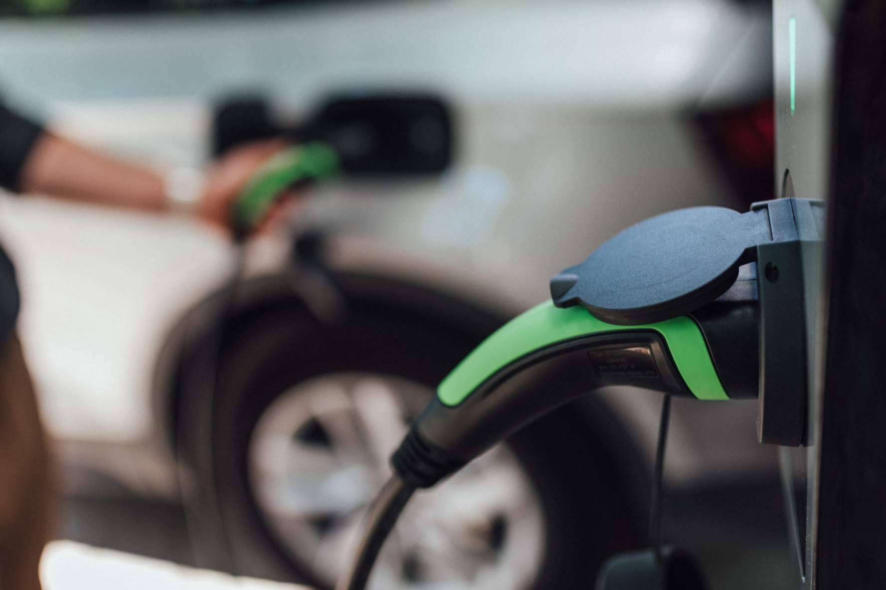 Fabricación de equipos de recarga para vehículos eléctricos, la especialización de ECOTECH