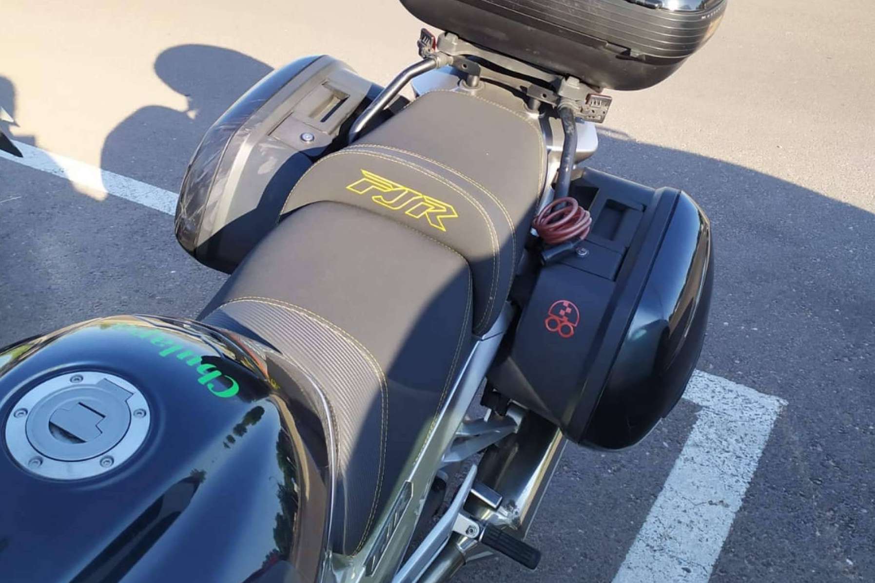 Un asiento cómodo es un gran compañero para viajar en moto, por JM-Fundas