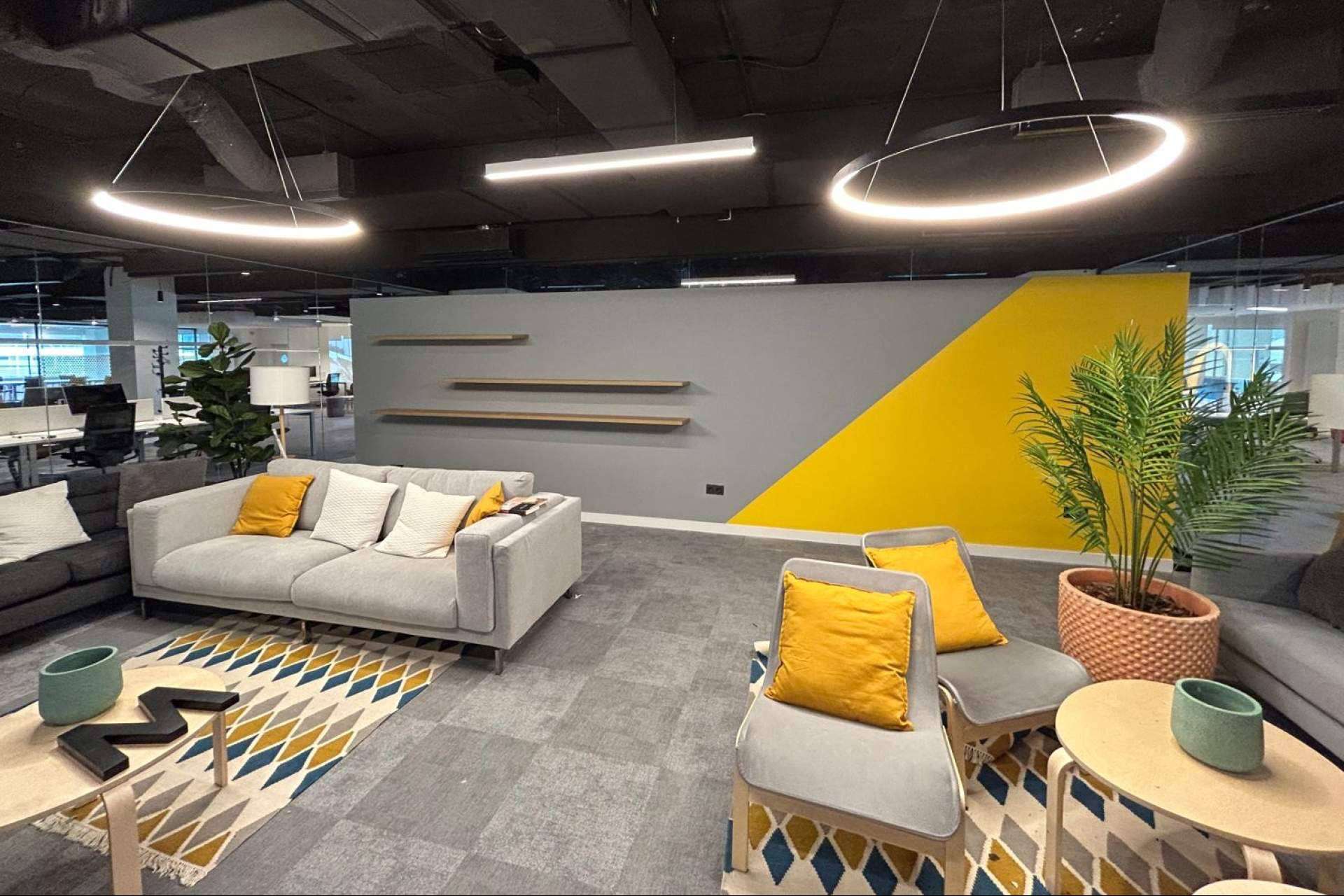 Diseño de interiores personalizado para espacios de trabajo actuales, con CHAVSA