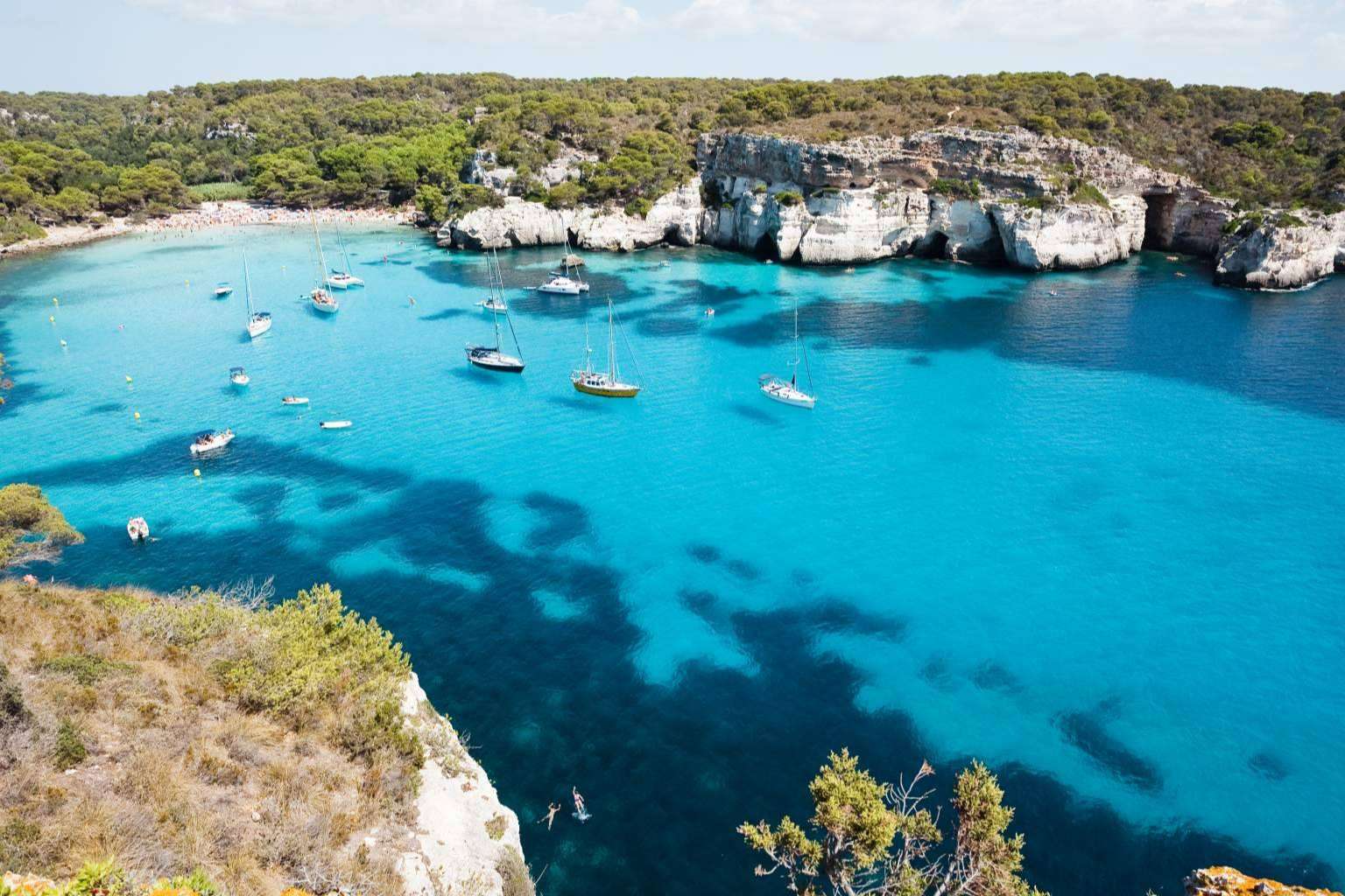 Las mejores rutas en velero por el mediterráneo este 2024