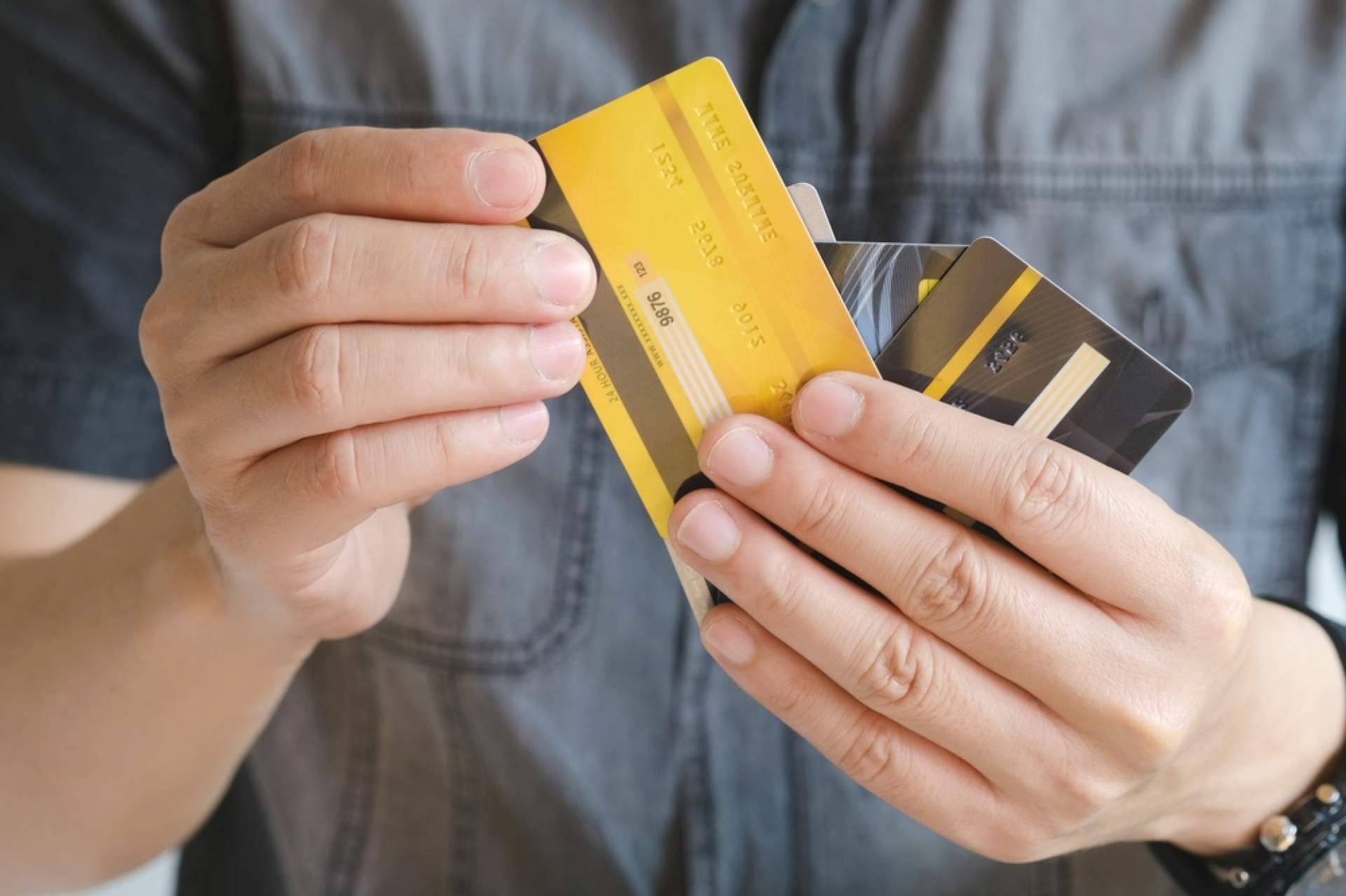 Resolver todos los problemas relacionados con las tarjetas revolving con Oportuna Legal
