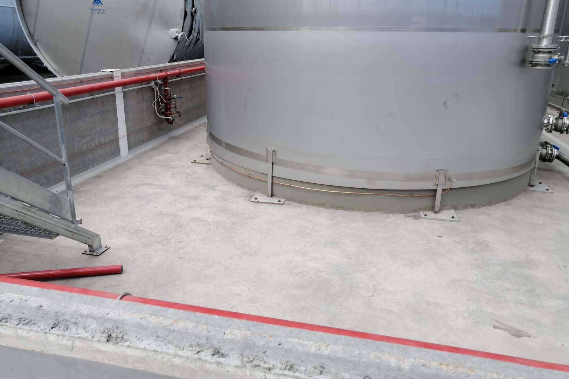 Solera de hormigón destilería con fibras de Barchip sin mallazos