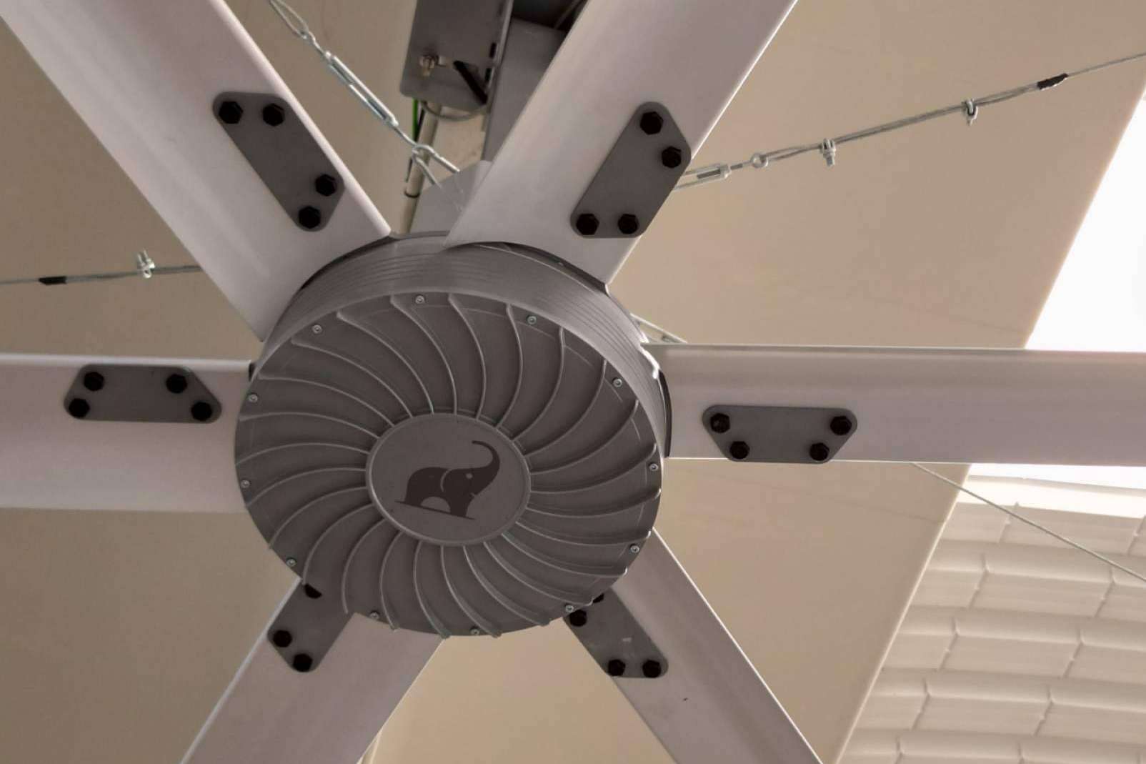 'Lfans' mega ventiladores industriales de alto volumen y baja velocidad