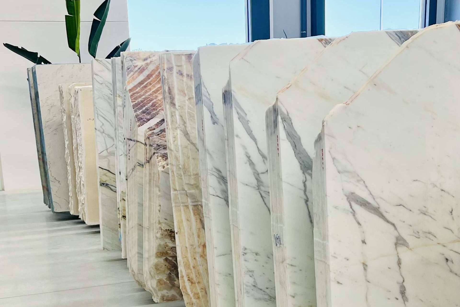 Encontrar algunos de los mármoles blancos más espectaculares del mercado en Mediterranea Stone