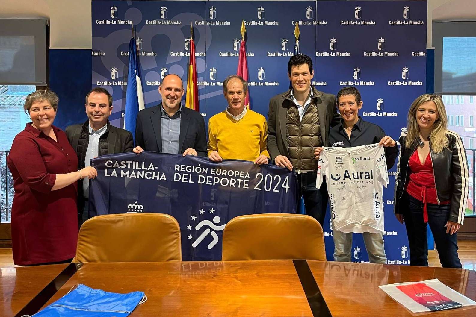 Murwall Sport presenta los maillots solidarios a favor de la Asociación Española Contra el Cáncer