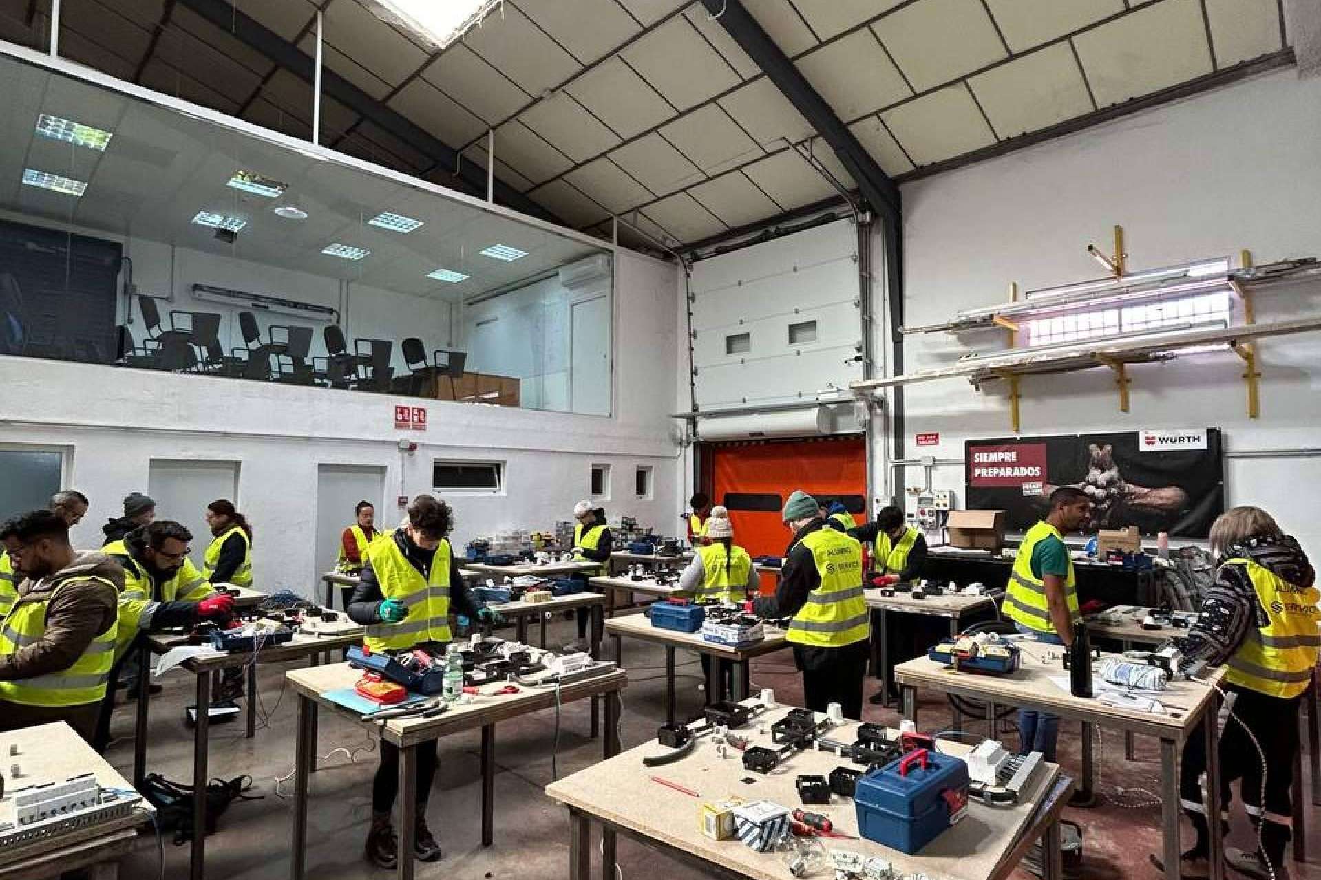 Servicedoor Formación brinda una formación en Técnico Auxiliar de Puertas Automáticas