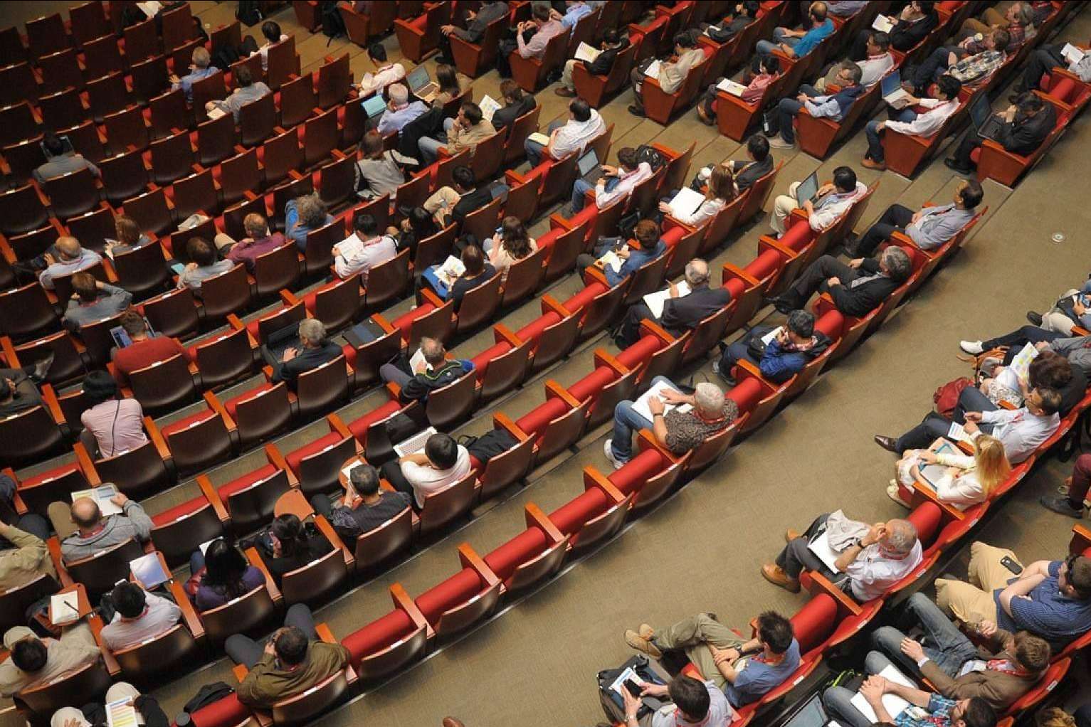 AB Grupo y su servicio de azafatas de congresos en Madrid