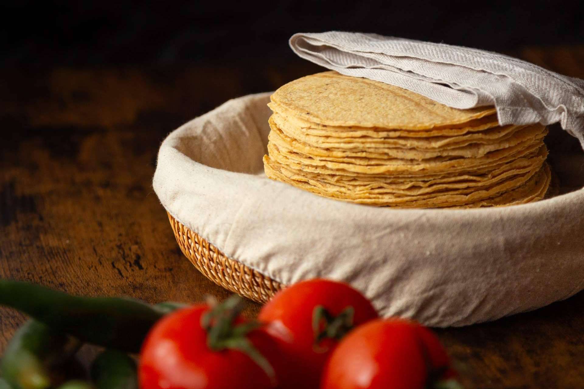 Qué significado tiene la tortilla de maíz en la gastronomía mexicana