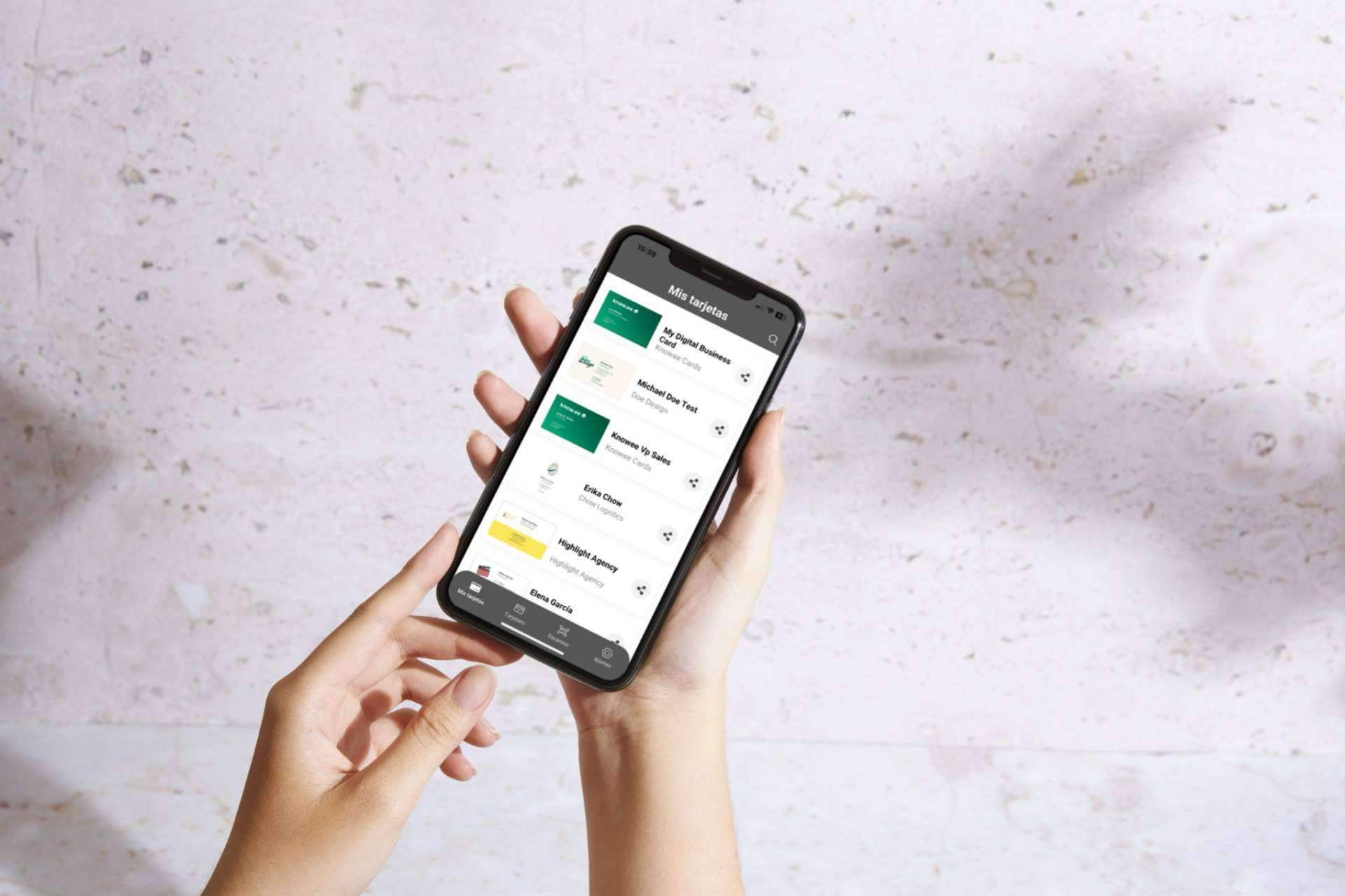 Knowee cambia la forma de gestionar tarjetas de visita. Del papel a lo digital