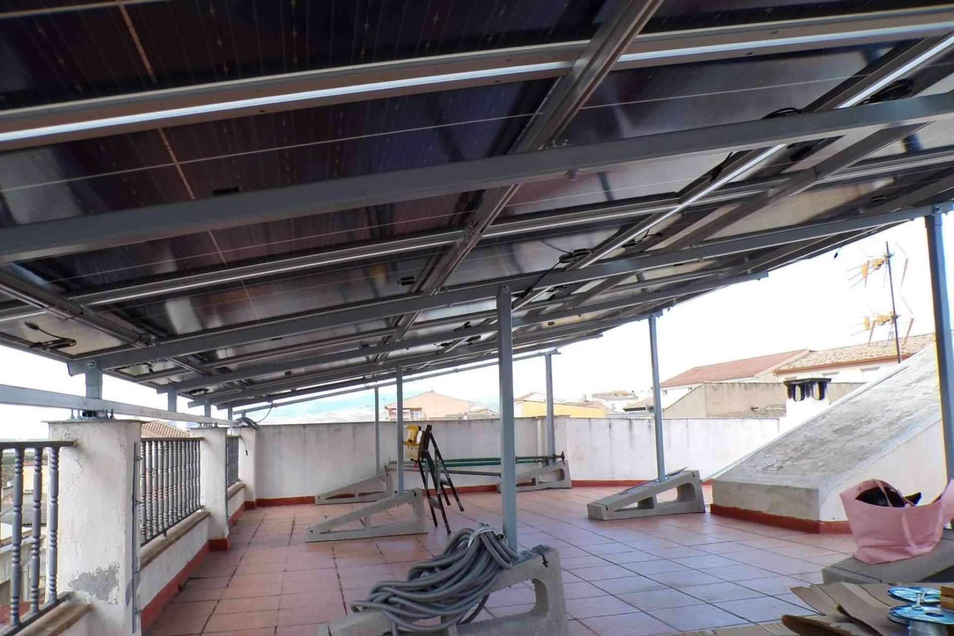 Grupo Jalcris brinda servicios de instalación fotovoltaica sin costo inicial y con subvención