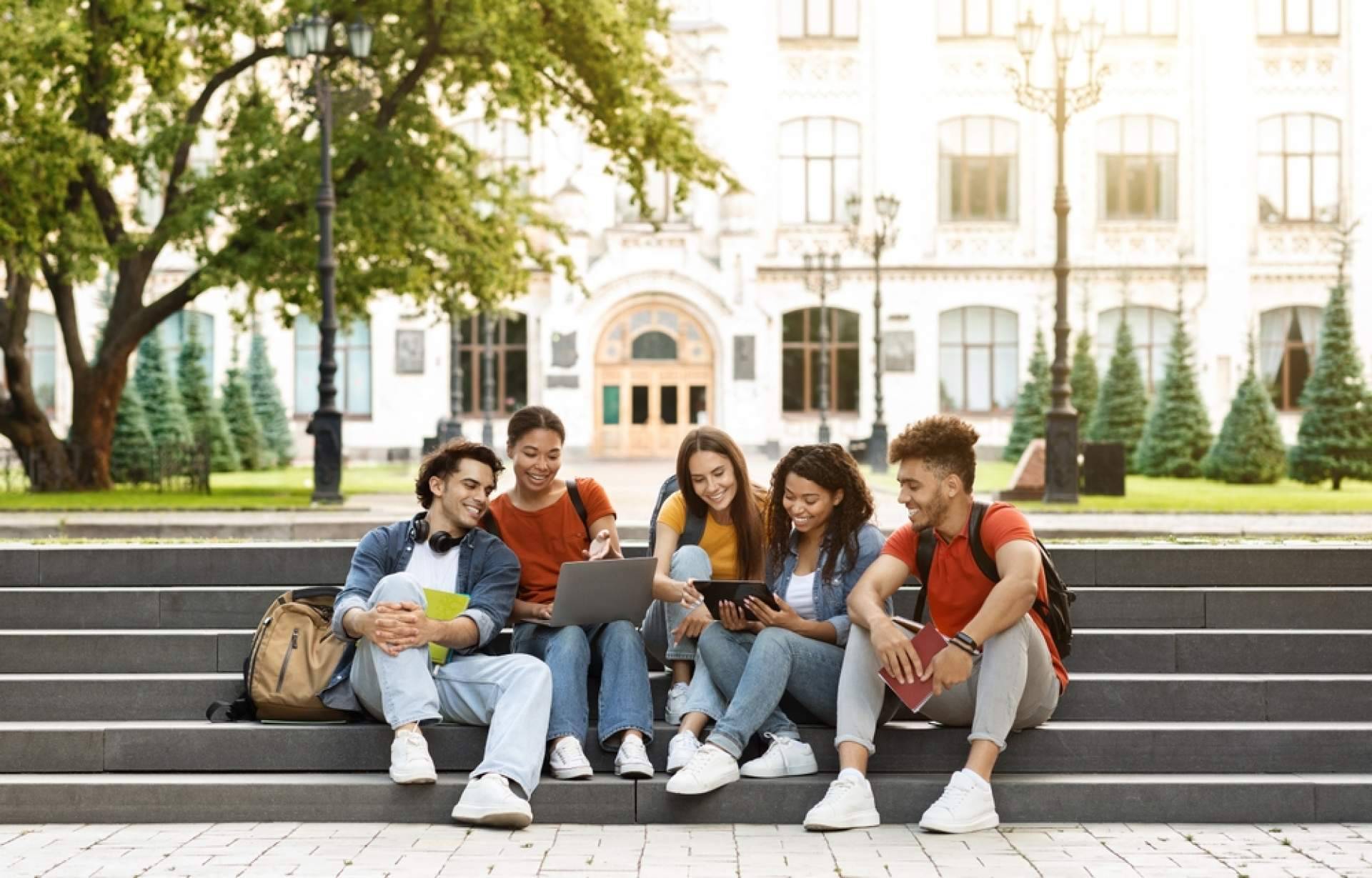 Ayuda Universitaria se encarga de la gestión de la acreditación para profesorado universitario