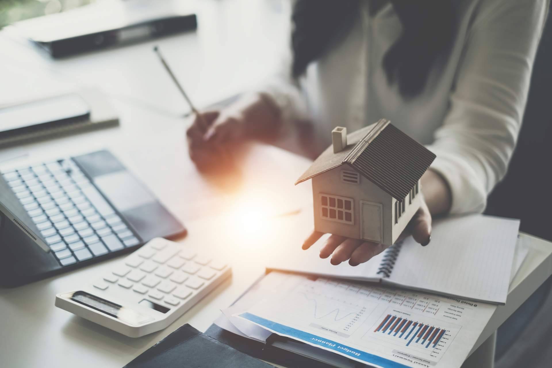 ¿Por qué la asesoría profesional es clave en el mundo inmobiliario de hoy?