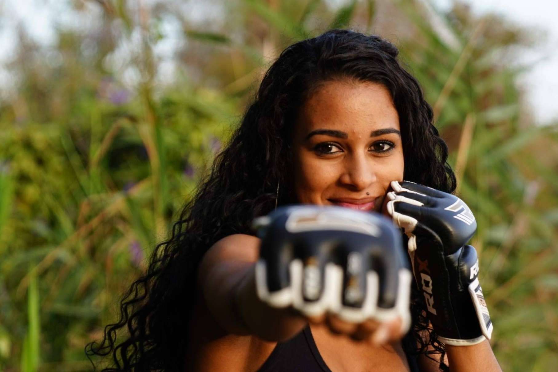Clases de defensa personal femenina en La Nucía con Thais de Moura