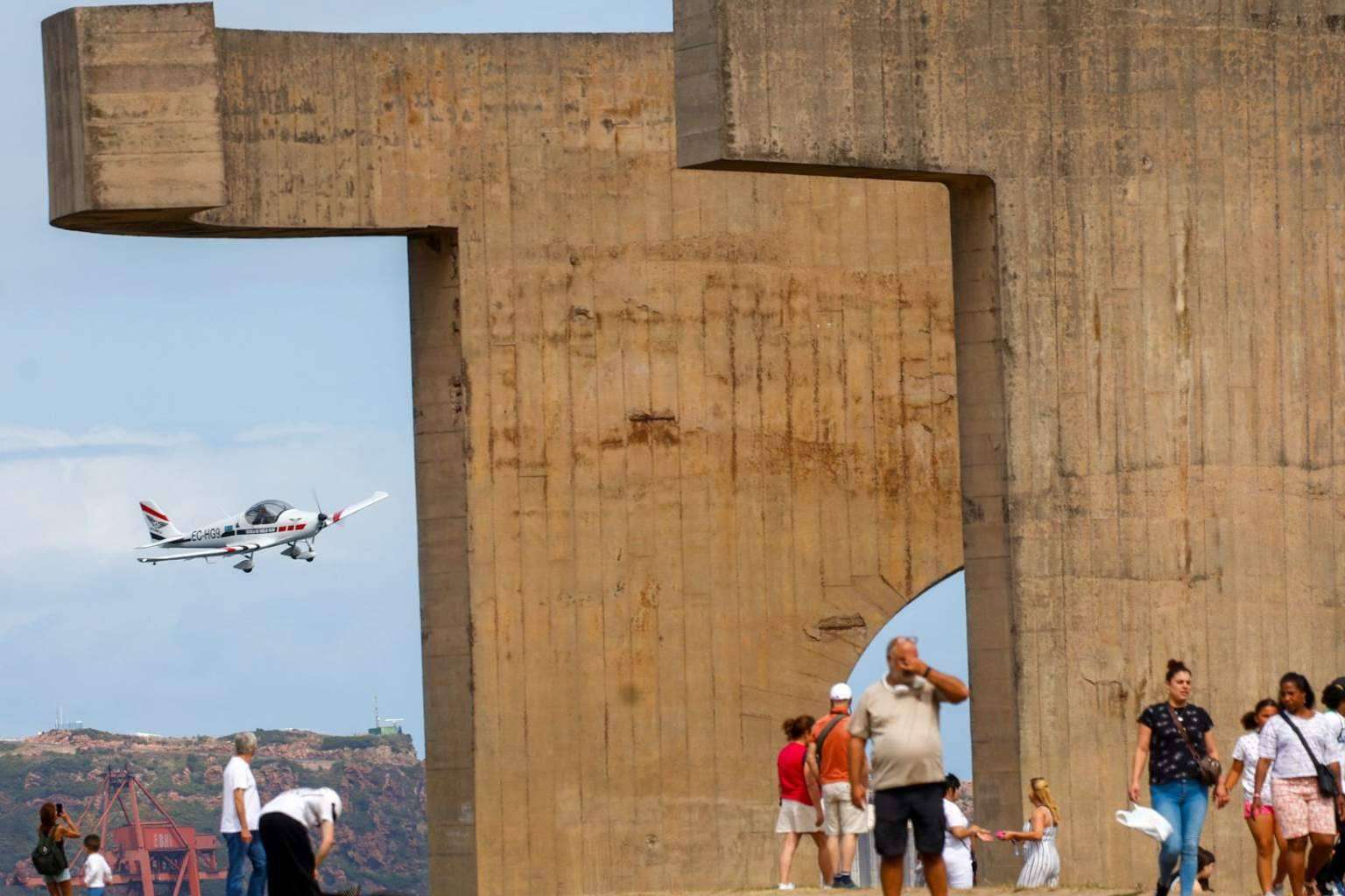 Vivir la experiencia de volar sobre los acantilados de la costa asturiana con Asturfly