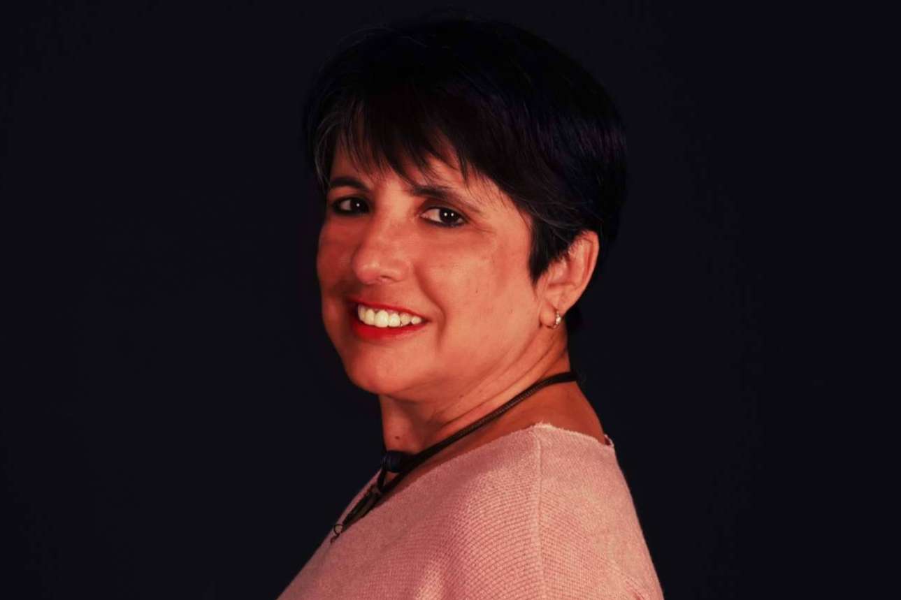 Teneca se anota un rotundo éxito en la presentación de su nueva novela