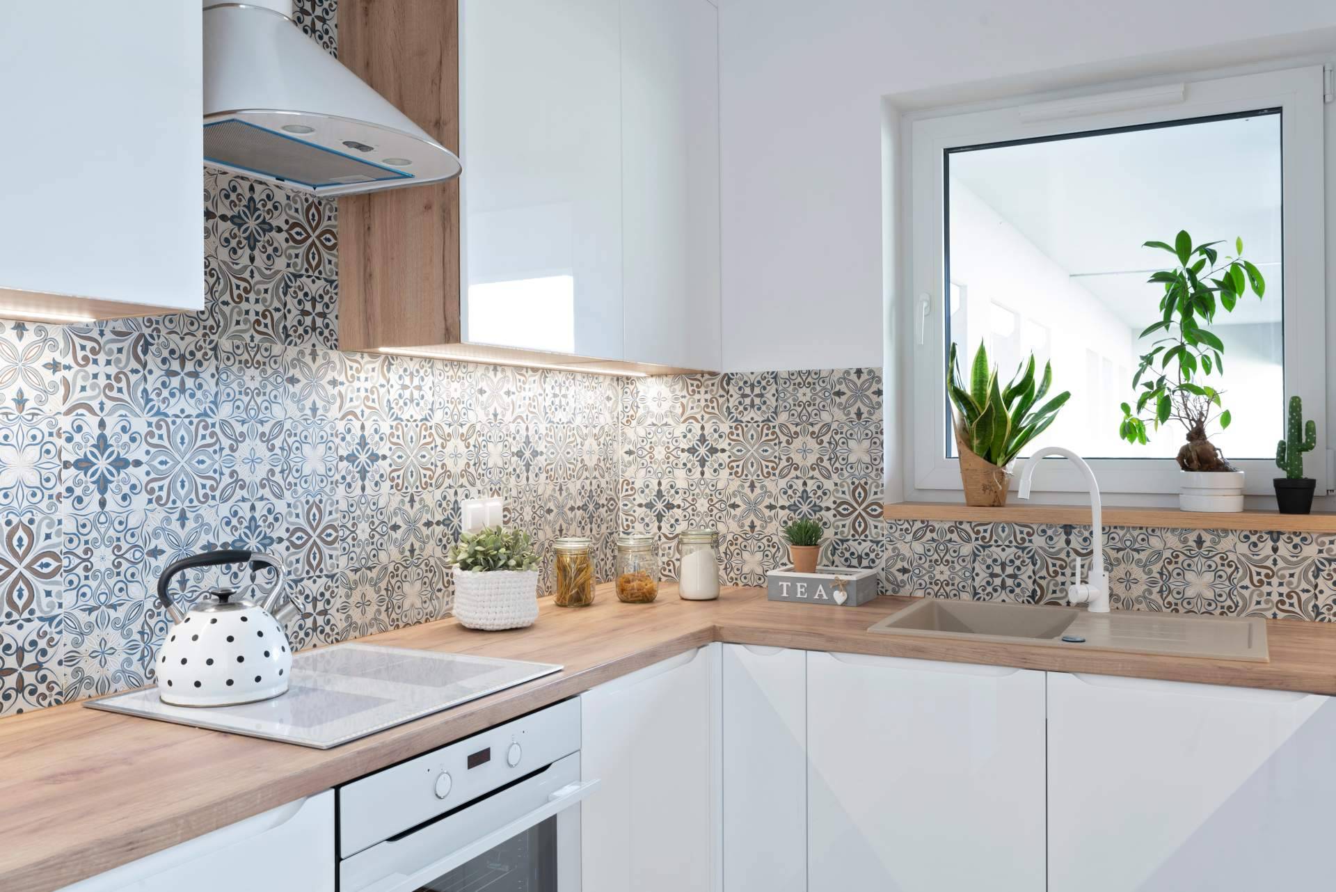 Interazulejo ofrece a sus clientes un amplio catálogo en modelos de azulejos para cocina