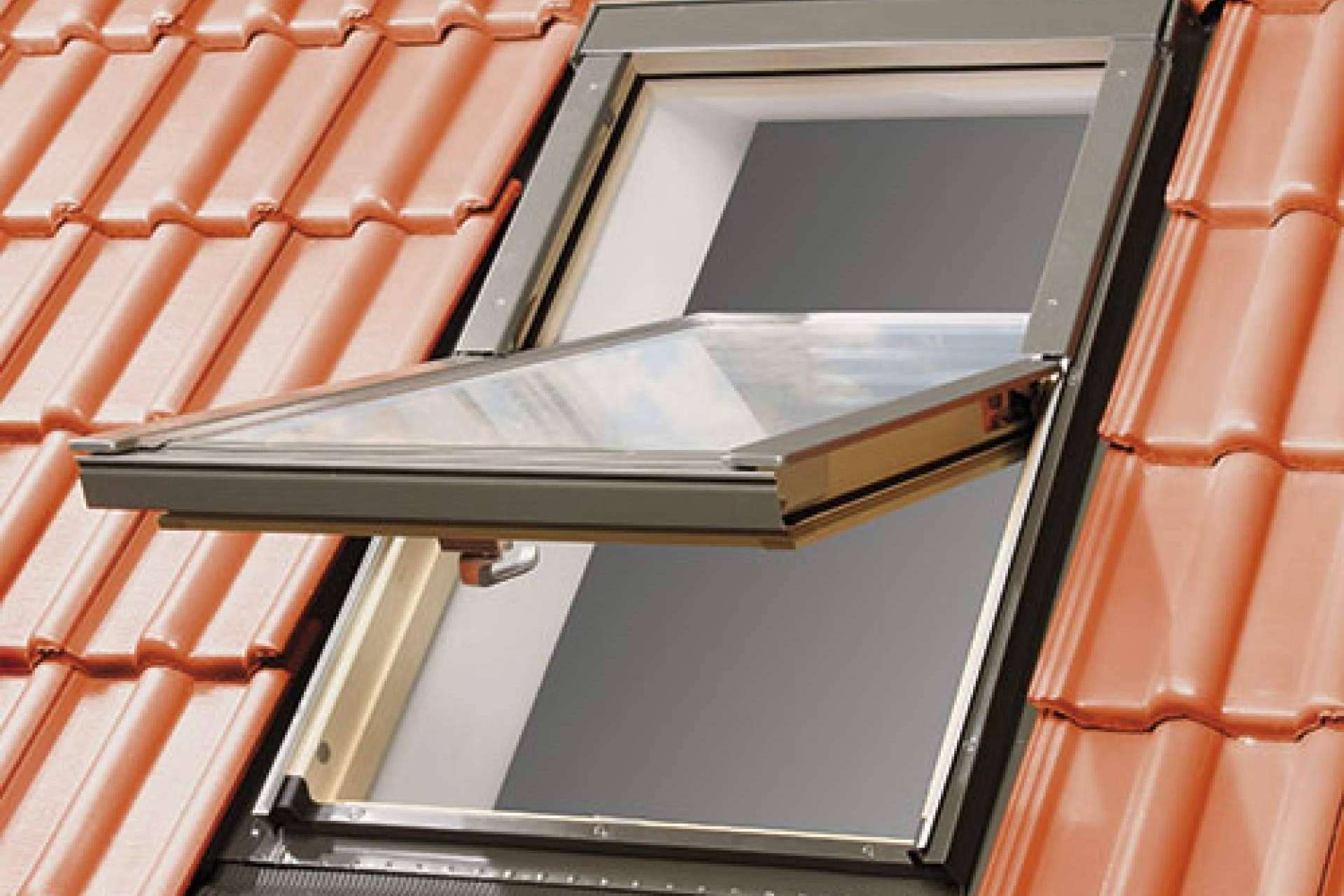 Claraboyas Matilla facilita una amplia gama de ventanas giratorias y oscilantes para cubiertas inclinadas