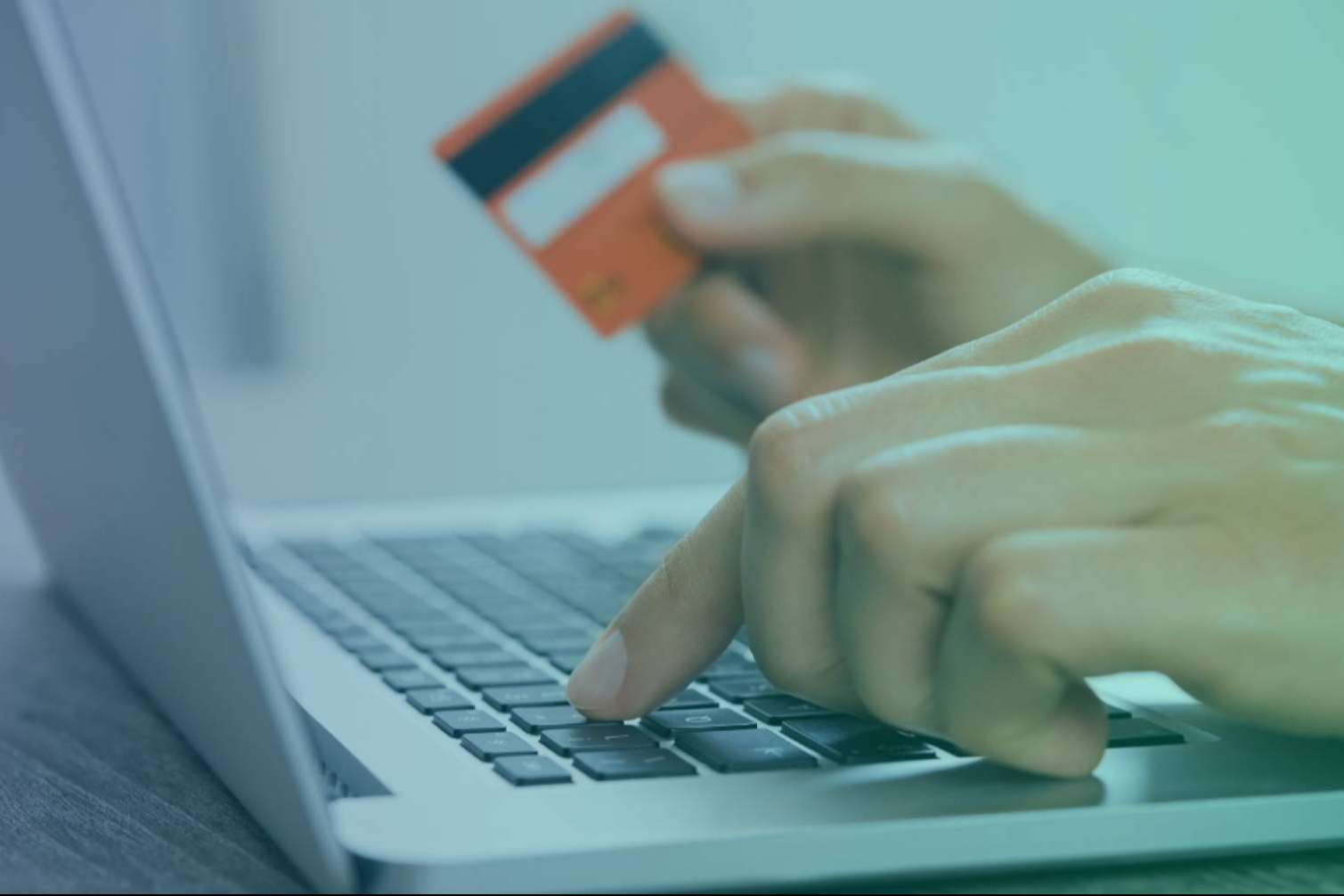 Fichas de producto optimizadas, un factor crucial en las compras de lujo online