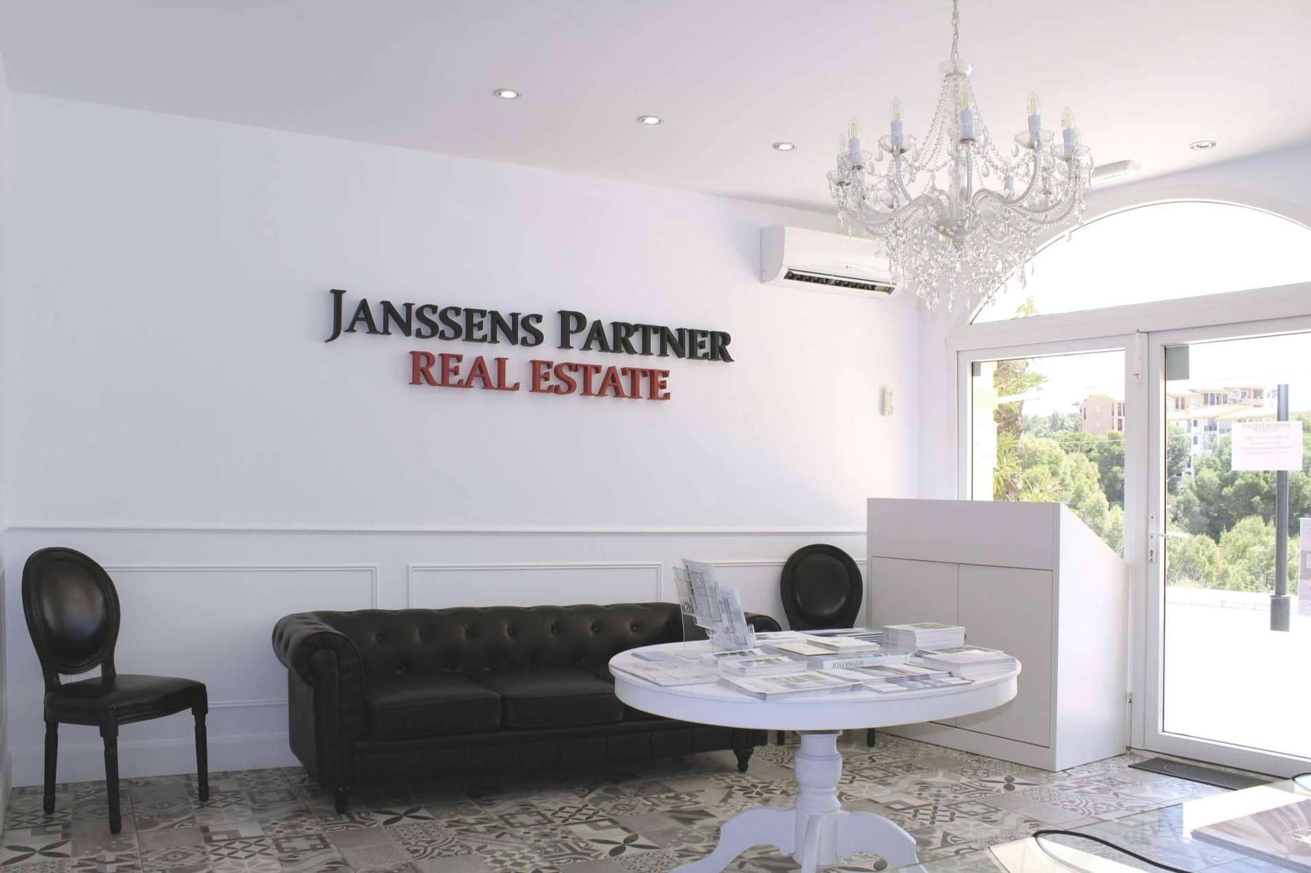Ventajas de comprar, vender o alquilar una propiedad en la Costa Blanca a través de Janssens Partner Real Estate