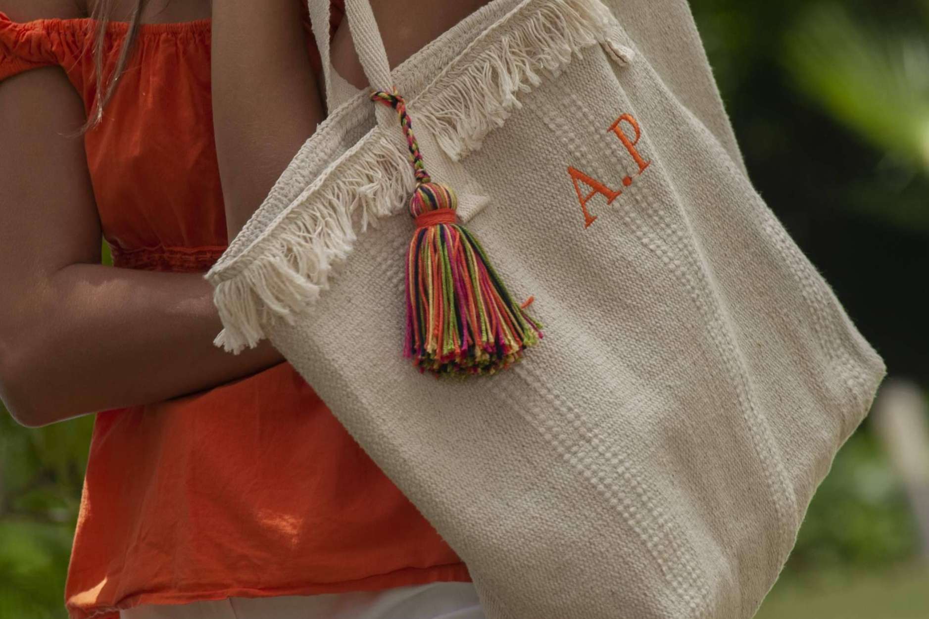 Bolsos shoppers personalizados, la nueva tendencia artesanal que conquista la moda