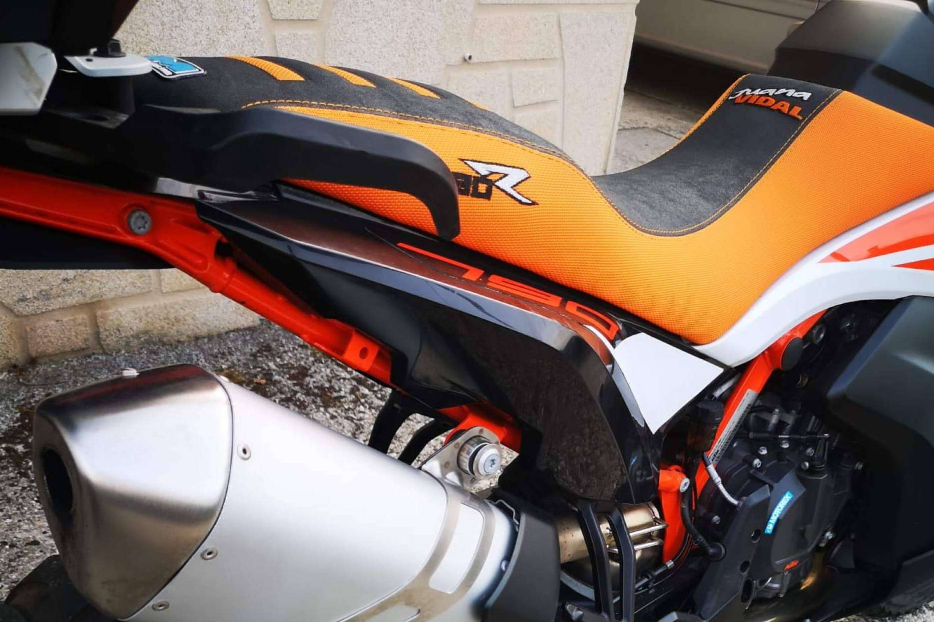 JM Fundas ofrece una amplia gama de asientos cómodos para motos